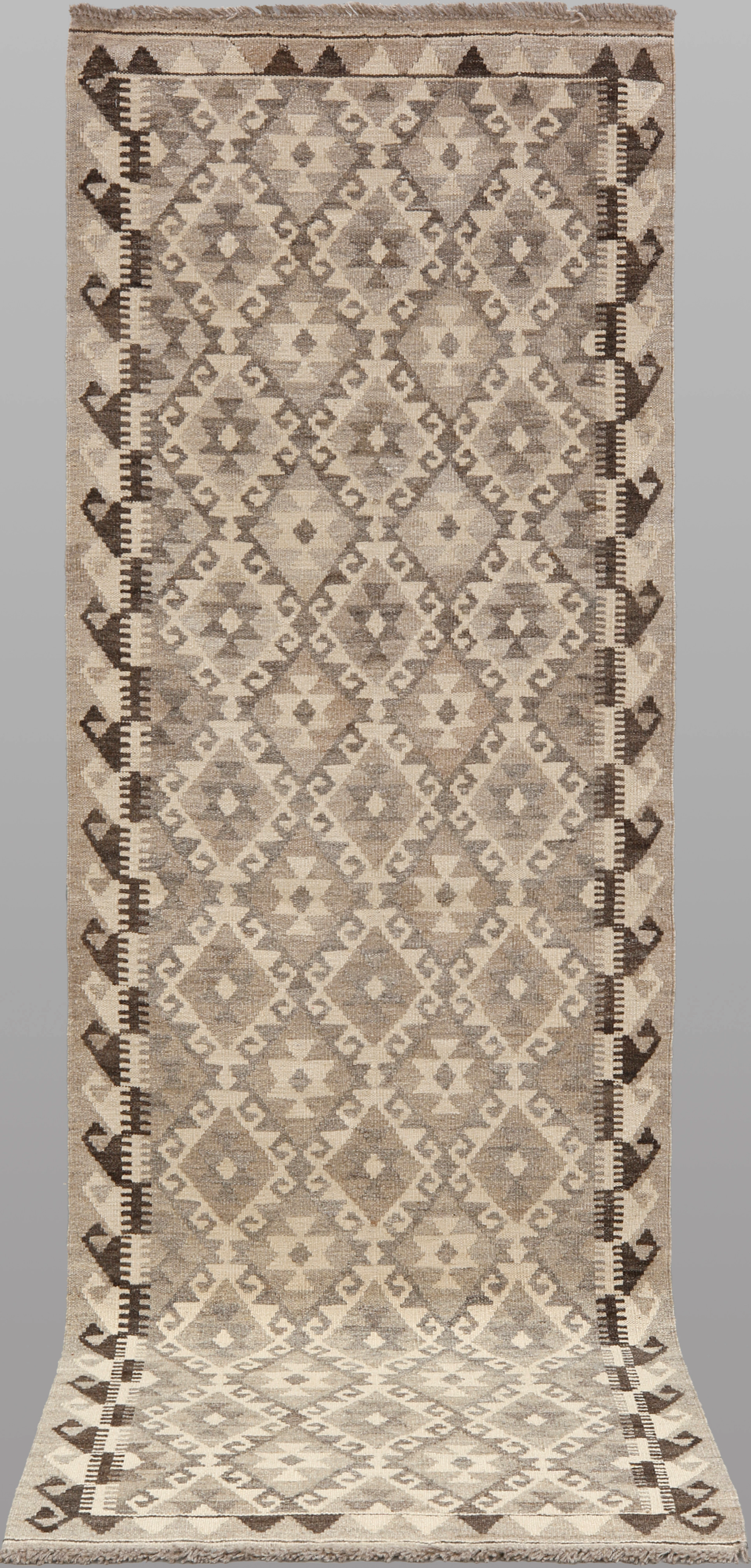 MATTA. Kelim naturfärgad, gallerimodell, 252 x 82 cm.