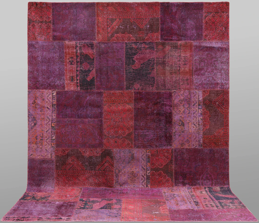 MATTA. Figural Patchwork med dekor av fåglar, 339 x 252 cm.