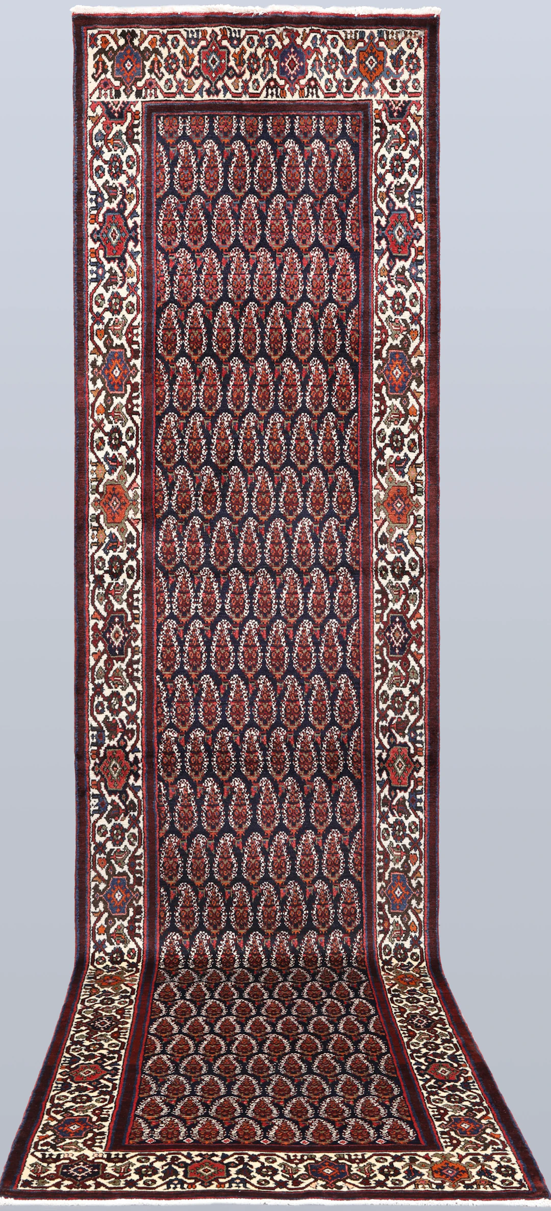 MATTA. Hamadan gallerimodell, 420 x 103 cm.