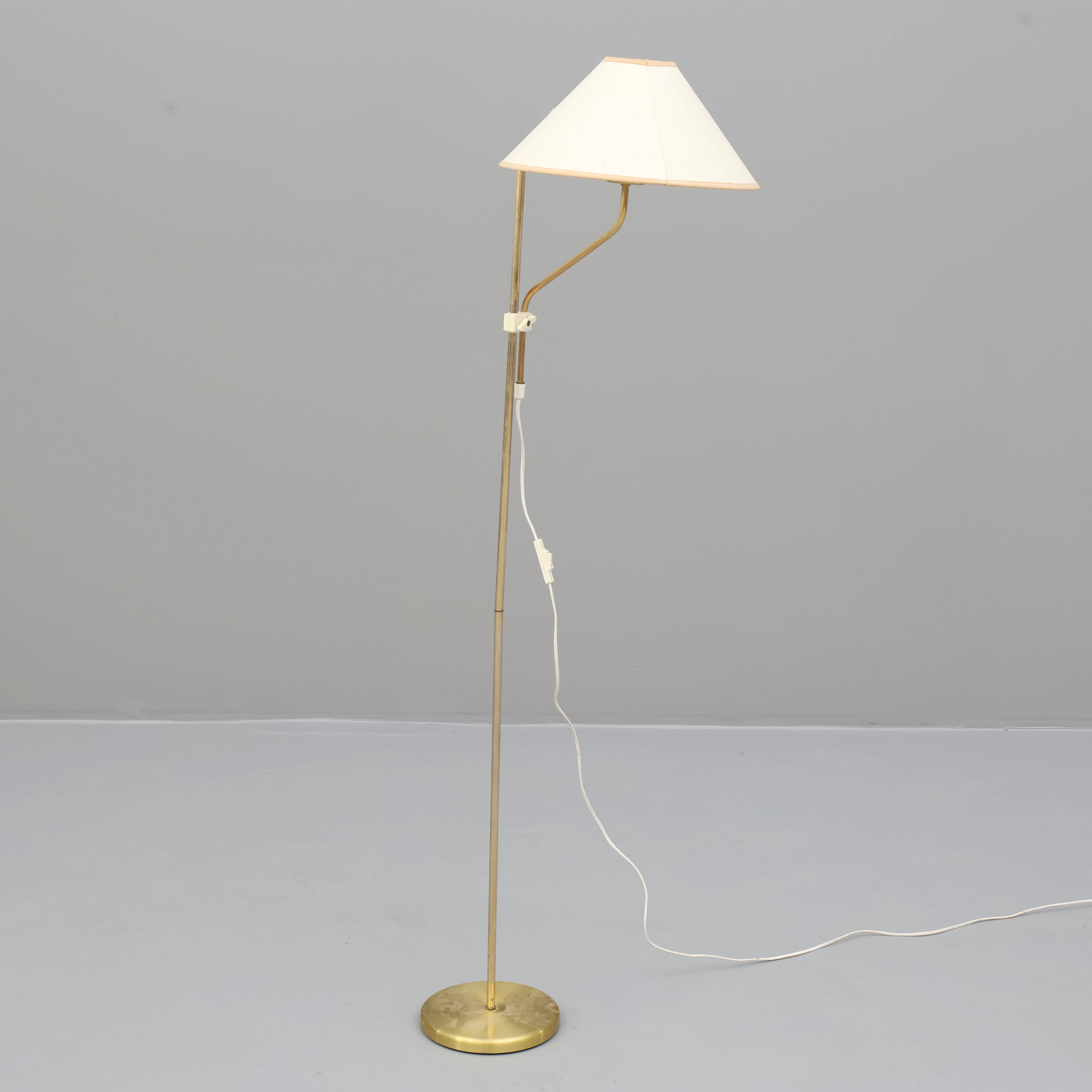 GOLVLAMPA, Belid.
