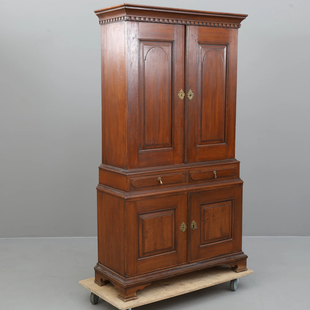 SKÅP 1800/1900 tal.