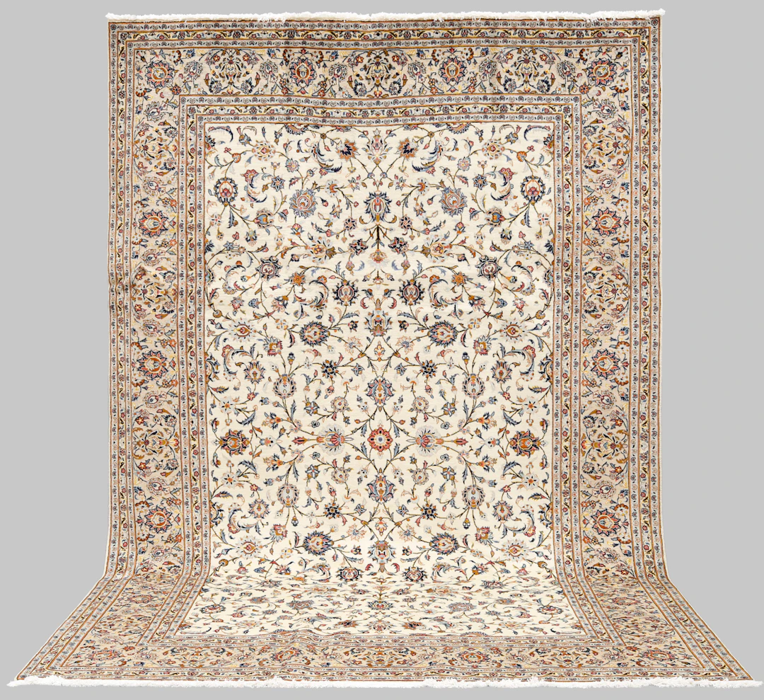 MATTA. Ljus Keshan fine, 362 x 245 cm.
