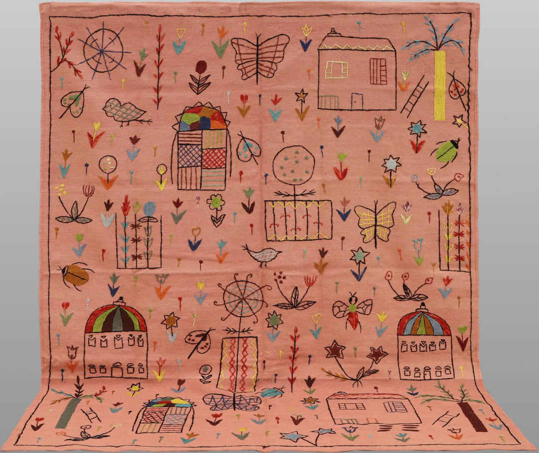 MATTA. Kelim med handbroderad dekor, bomullsfodral på baksidan, 243 x 190 cm.