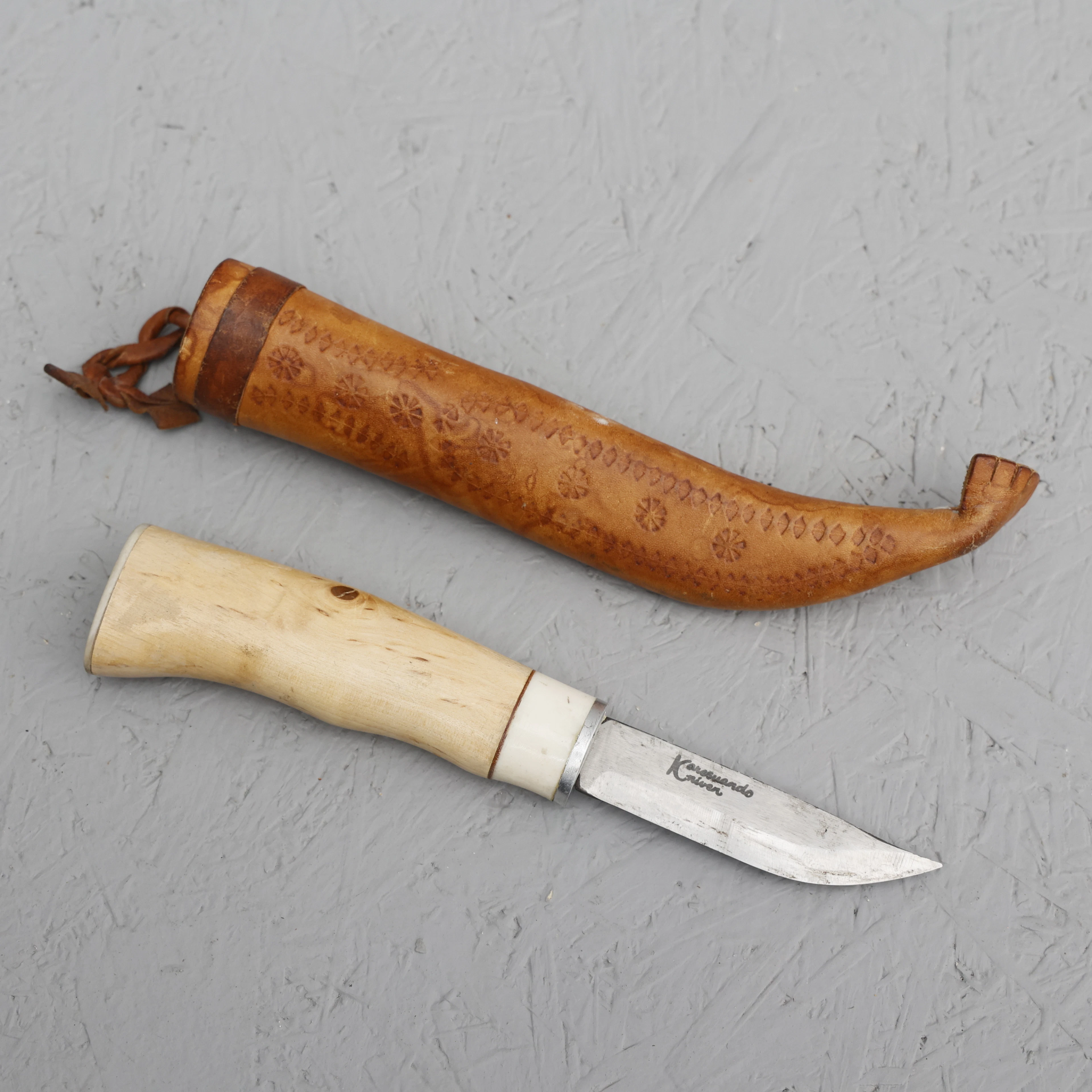 KNIV, "Karesuandokniven", handarbete.