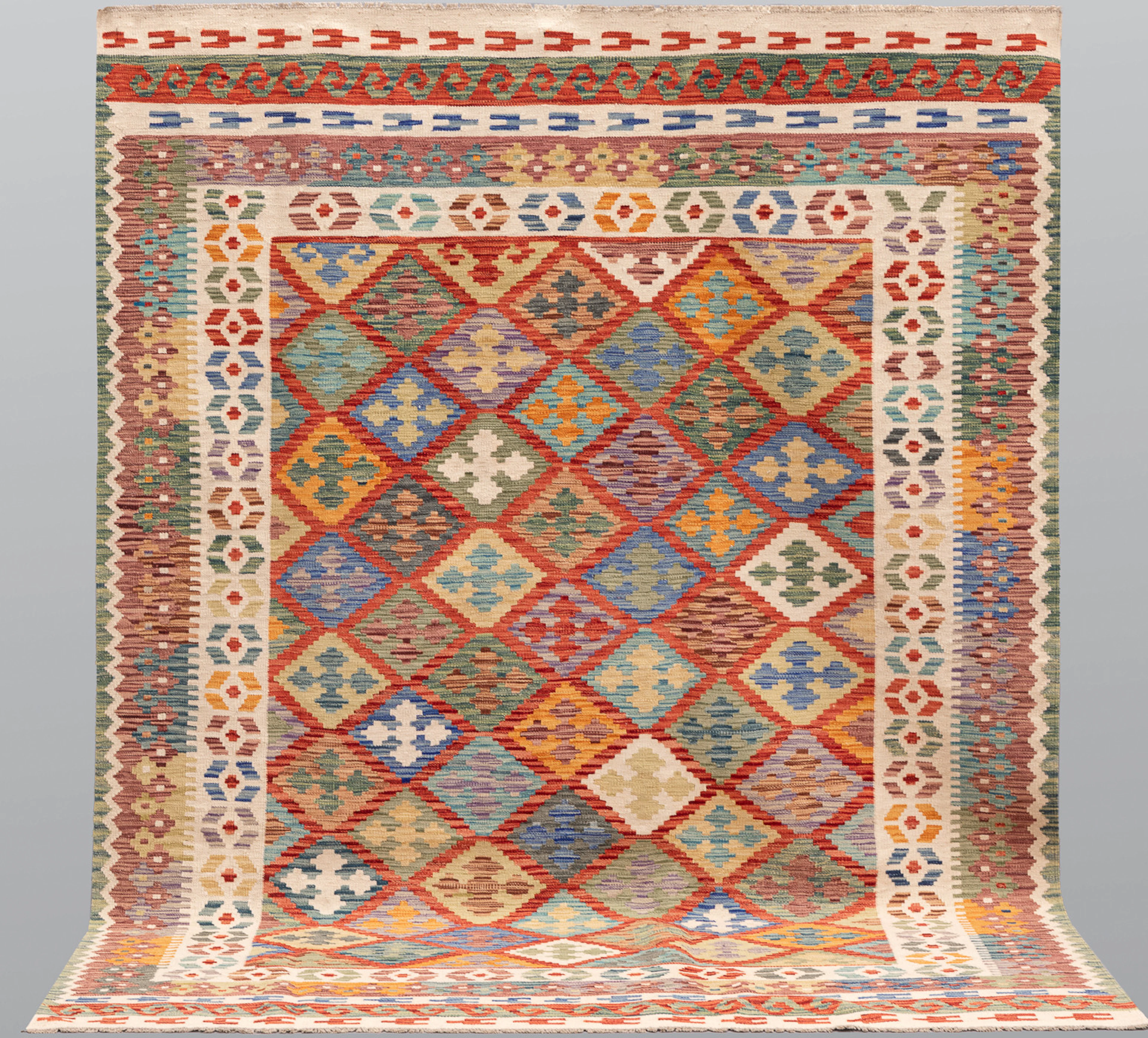 MATTA. Kelim klassisk design, 291 x 200 cm.