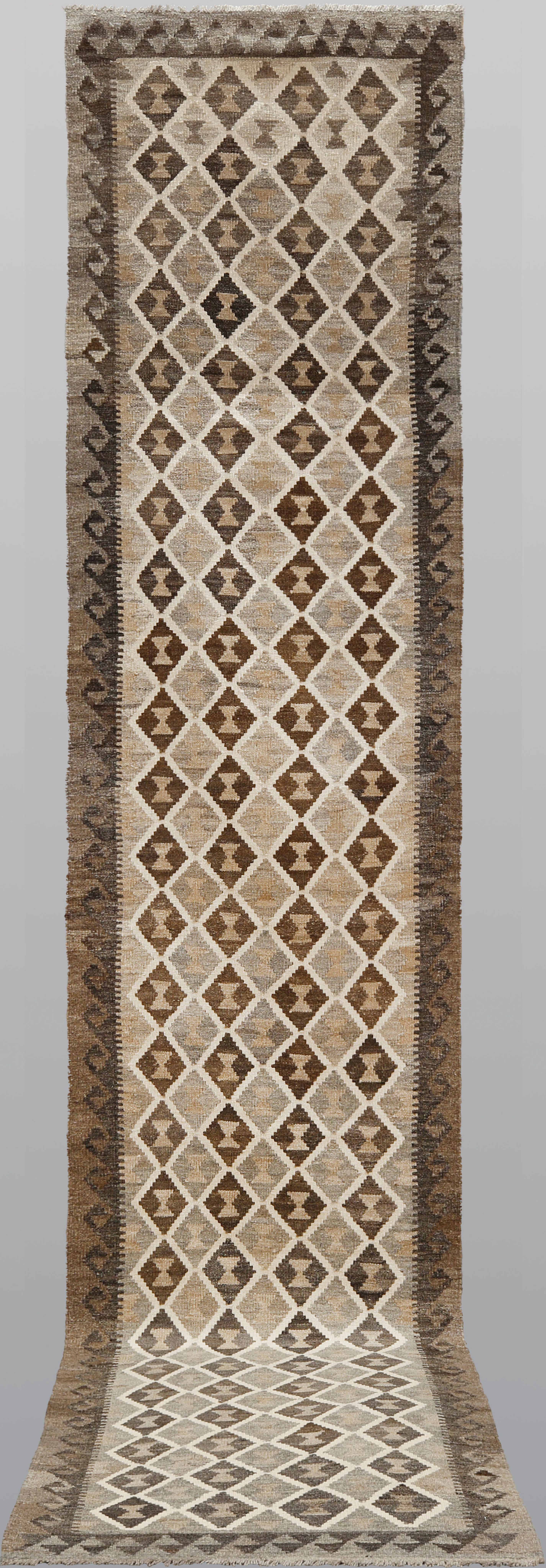 MATTA. Kelim naturfärgad gallerimodell, 401 x 78 cm.