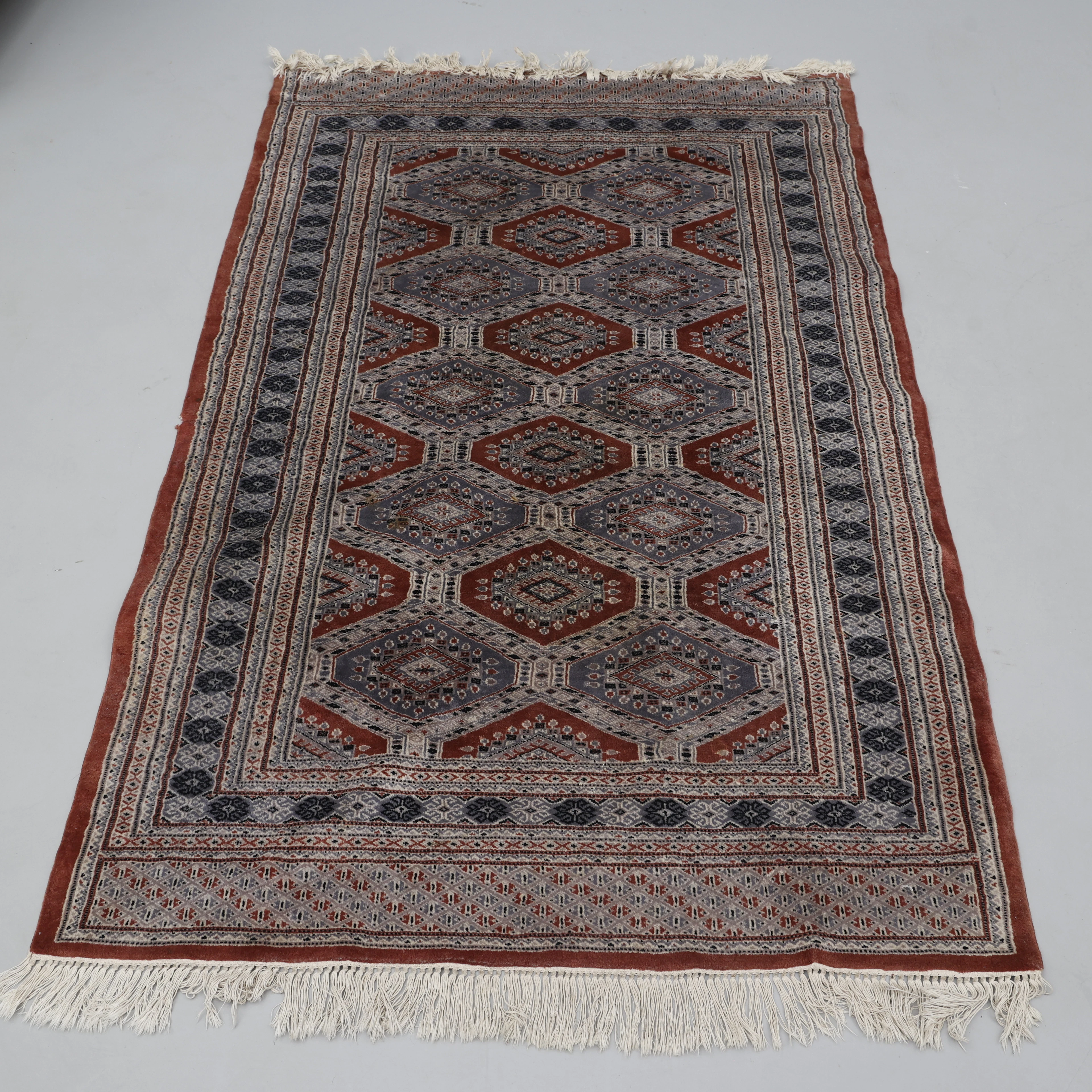 Matta, orientakisk Bokhara, ca 200 cm x ca 130 cm.