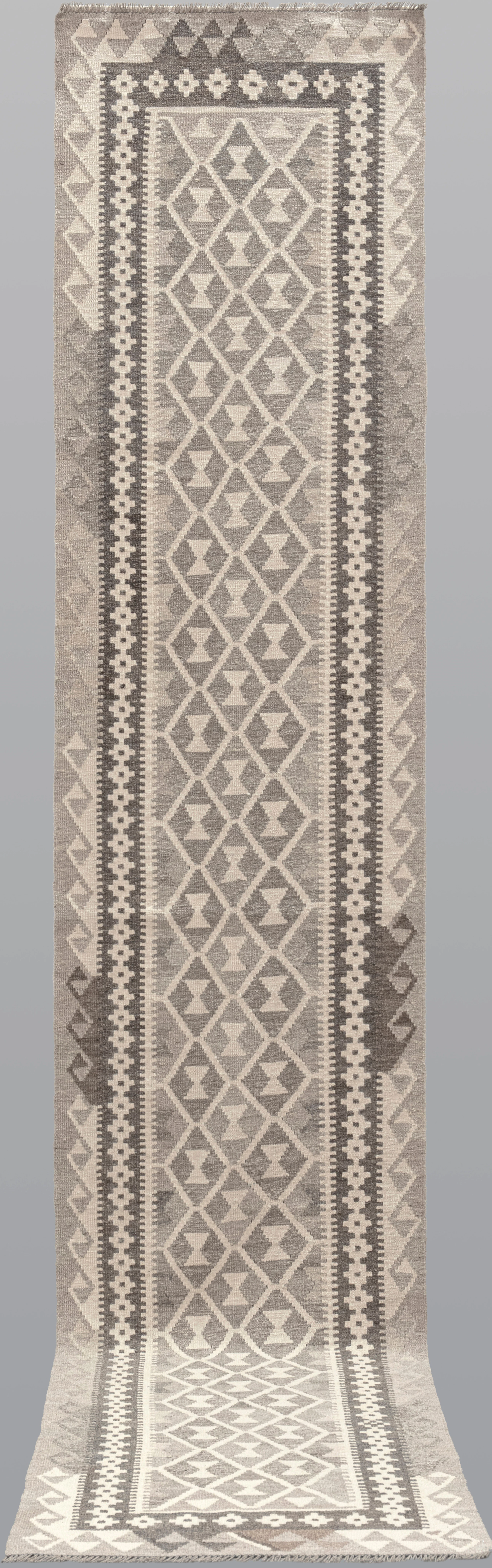 MATTA. Kelim naturfärgad, gallerimodell, 385 x 78 cm.