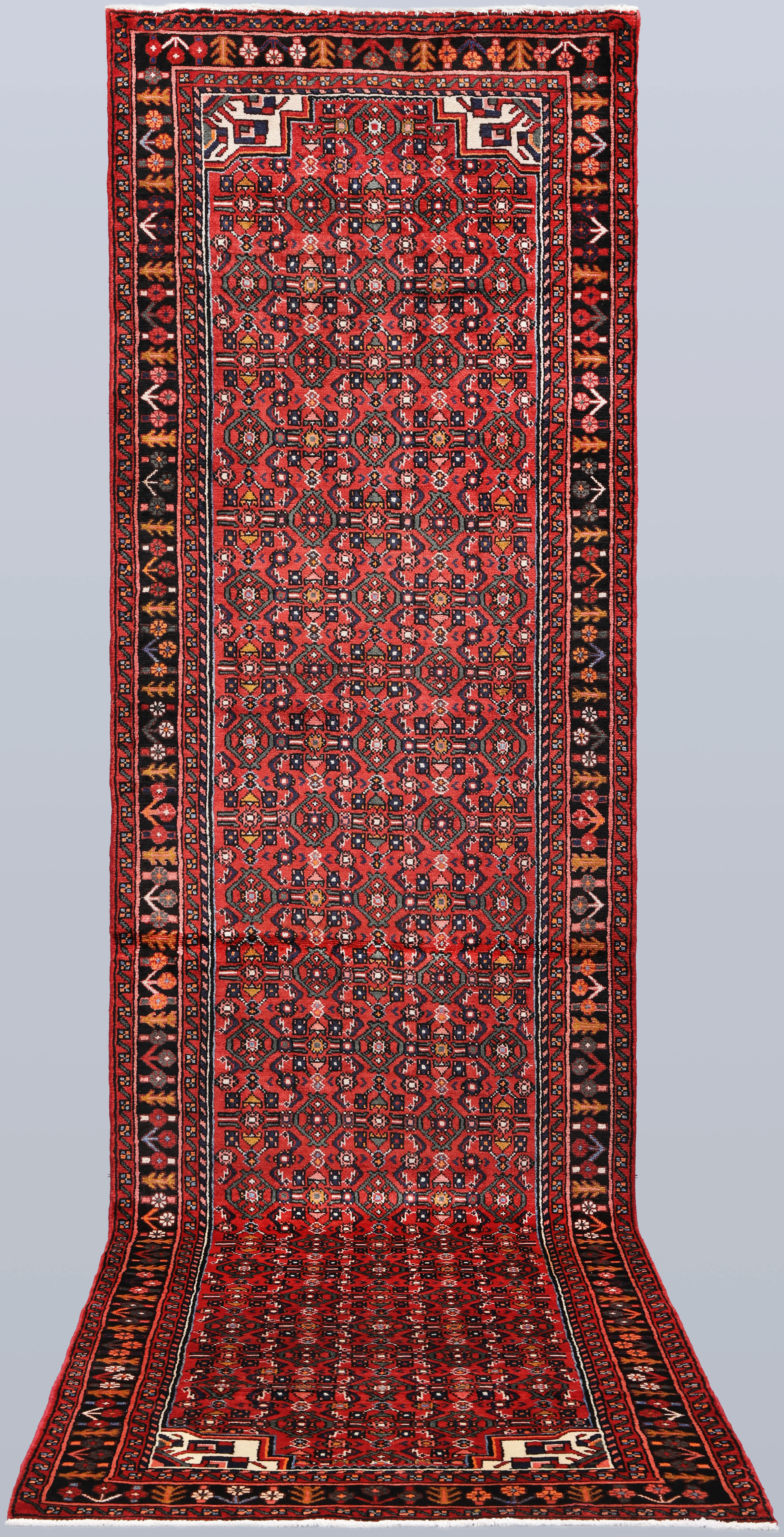 MATTA. Hamadan gallerimodell, 403 x 111 cm.