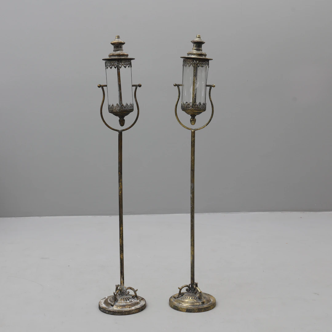 GOLVLYKTOR, 2 stycken, metall/glas.