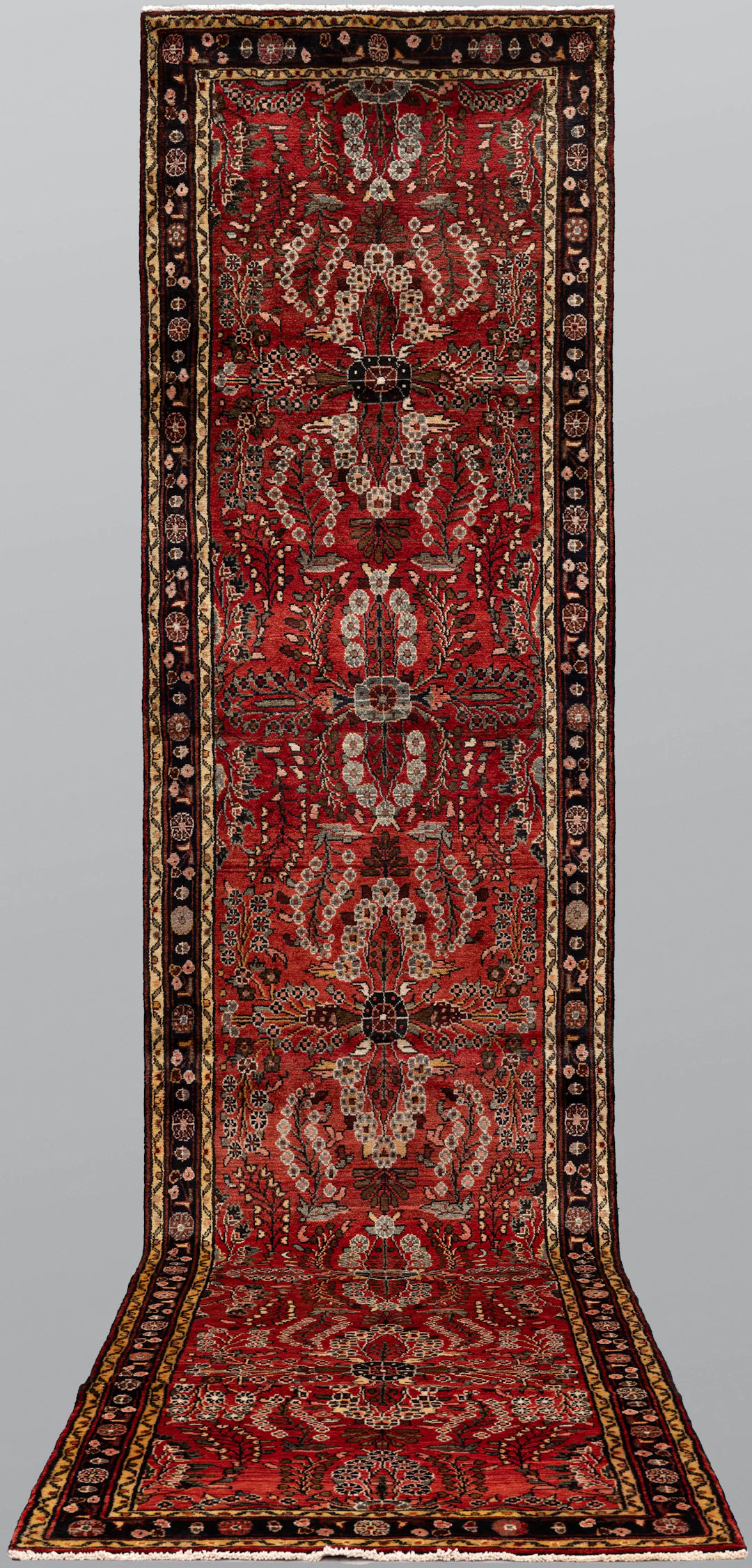 MATTA. Hamadan gallerimodell, 464 x 108 cm.