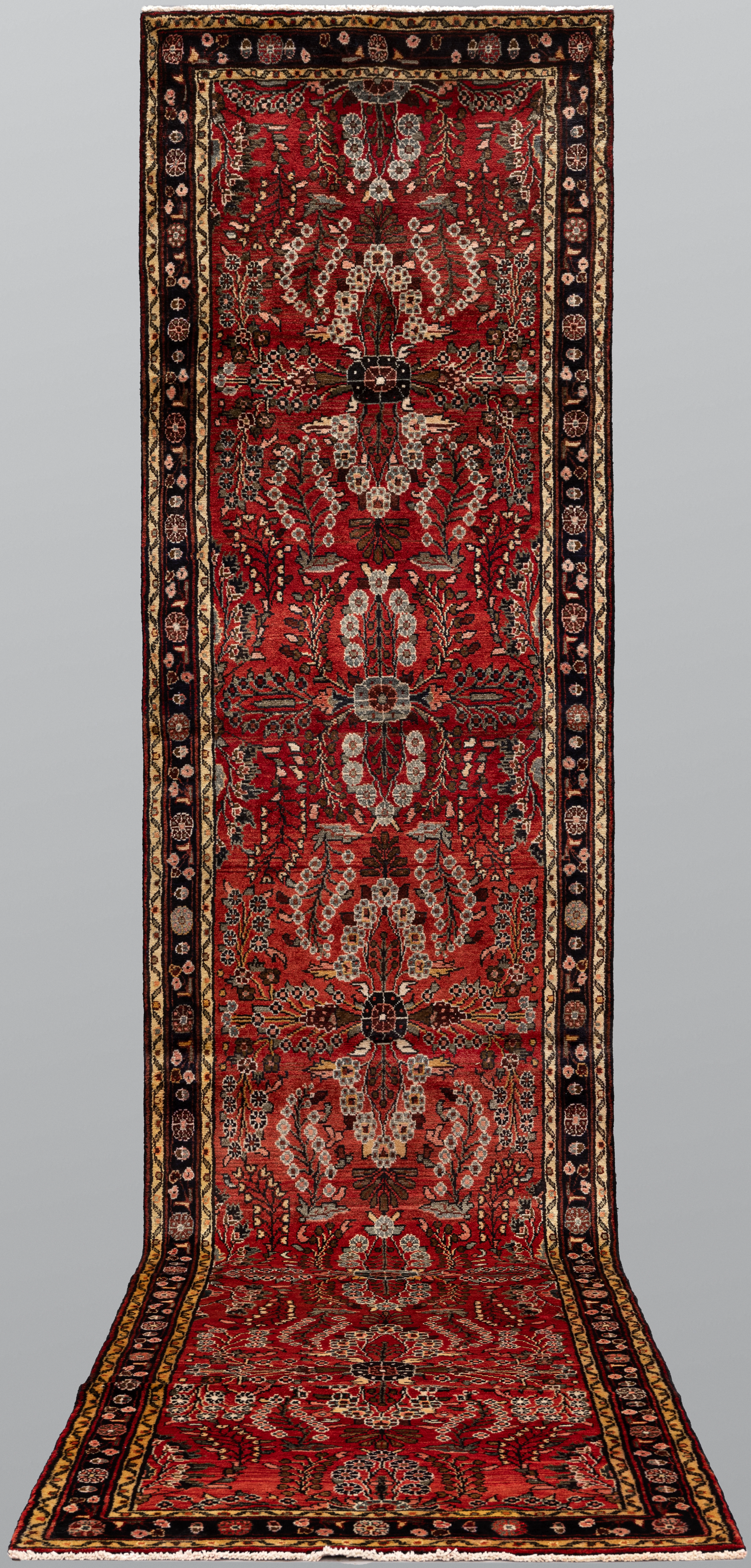 MATTA. Hamadan gallerimodell, 464 x 108 cm.