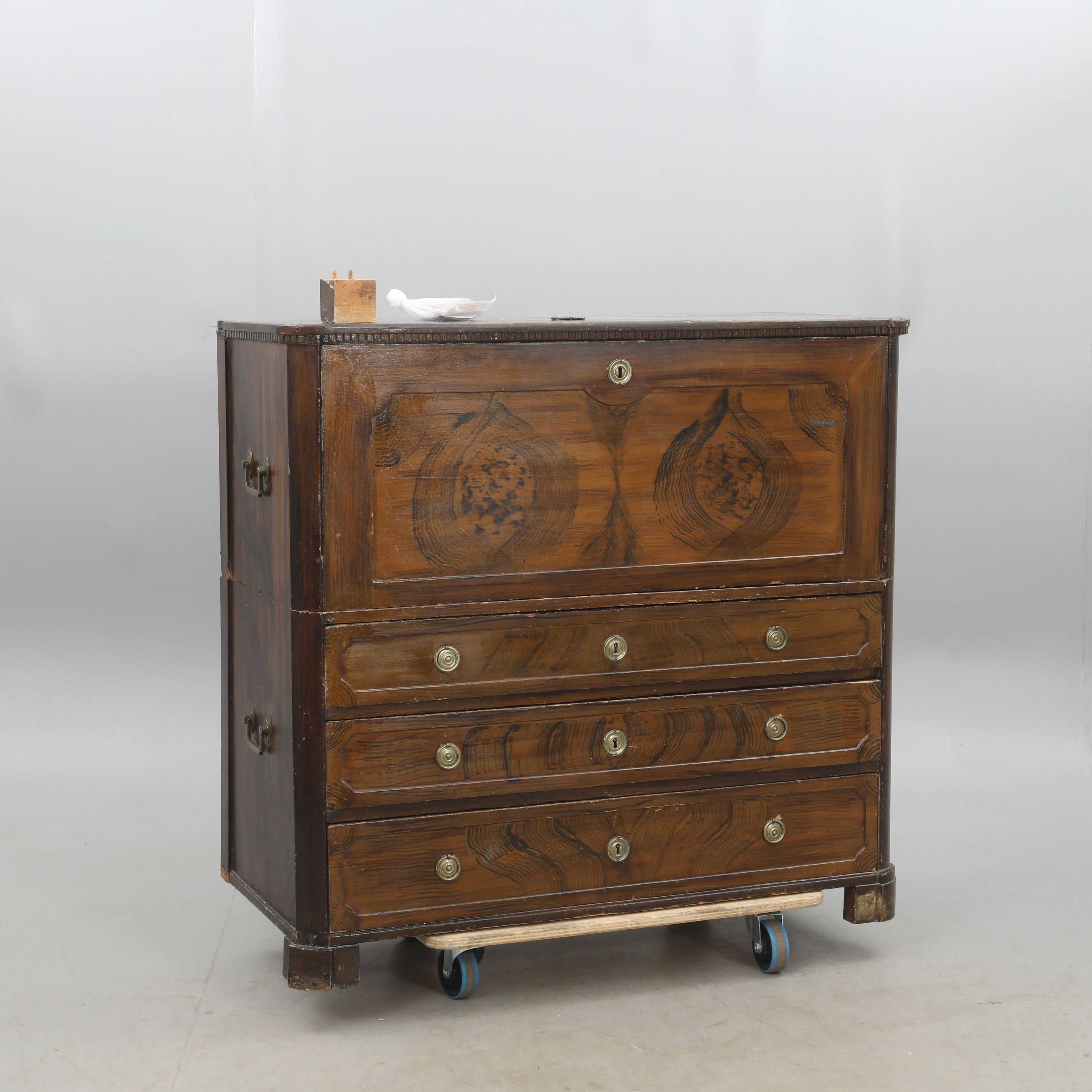 CHIFFONJE / DRAGKISTA, tidigt, 1800-tal.