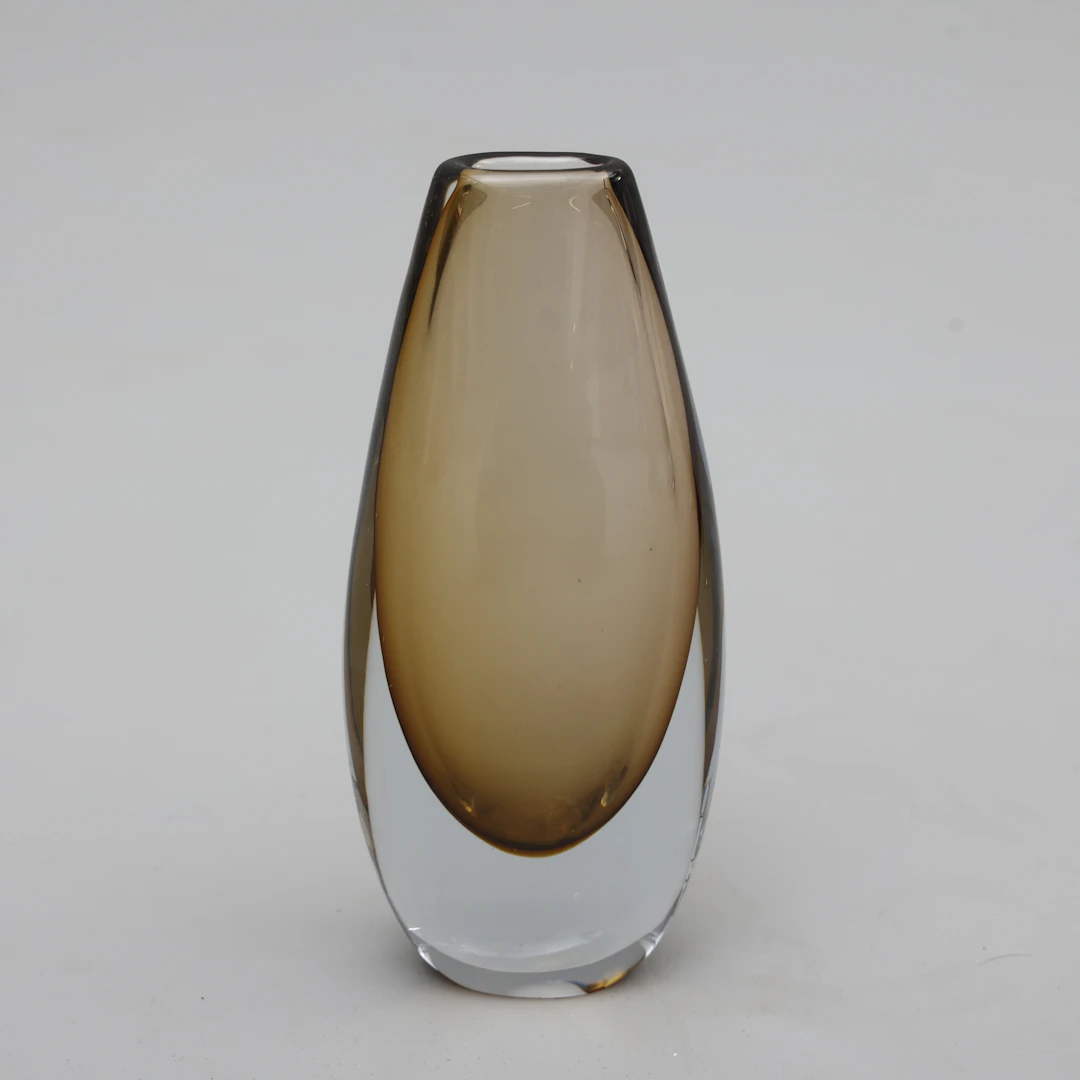 GUNNAR NYLUND. VAS, glas, Strömbergshyttan, signerad.