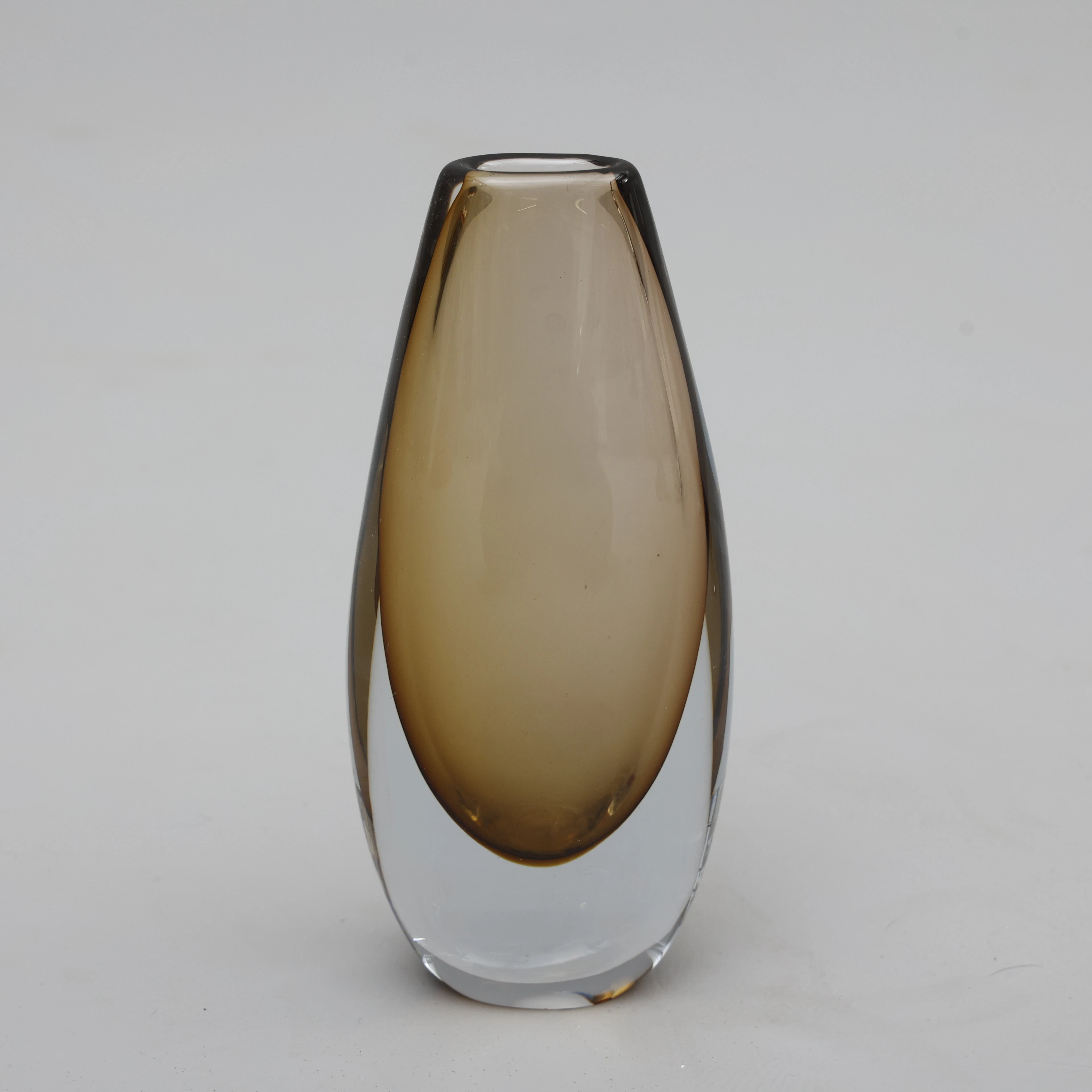 GUNNAR NYLUND. VAS, glas, Strömbergshyttan, signerad.