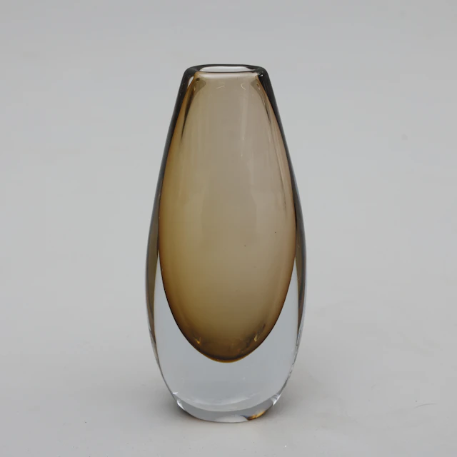 GUNNAR NYLUND. VAS, glas, Strömbergshyttan, signerad.