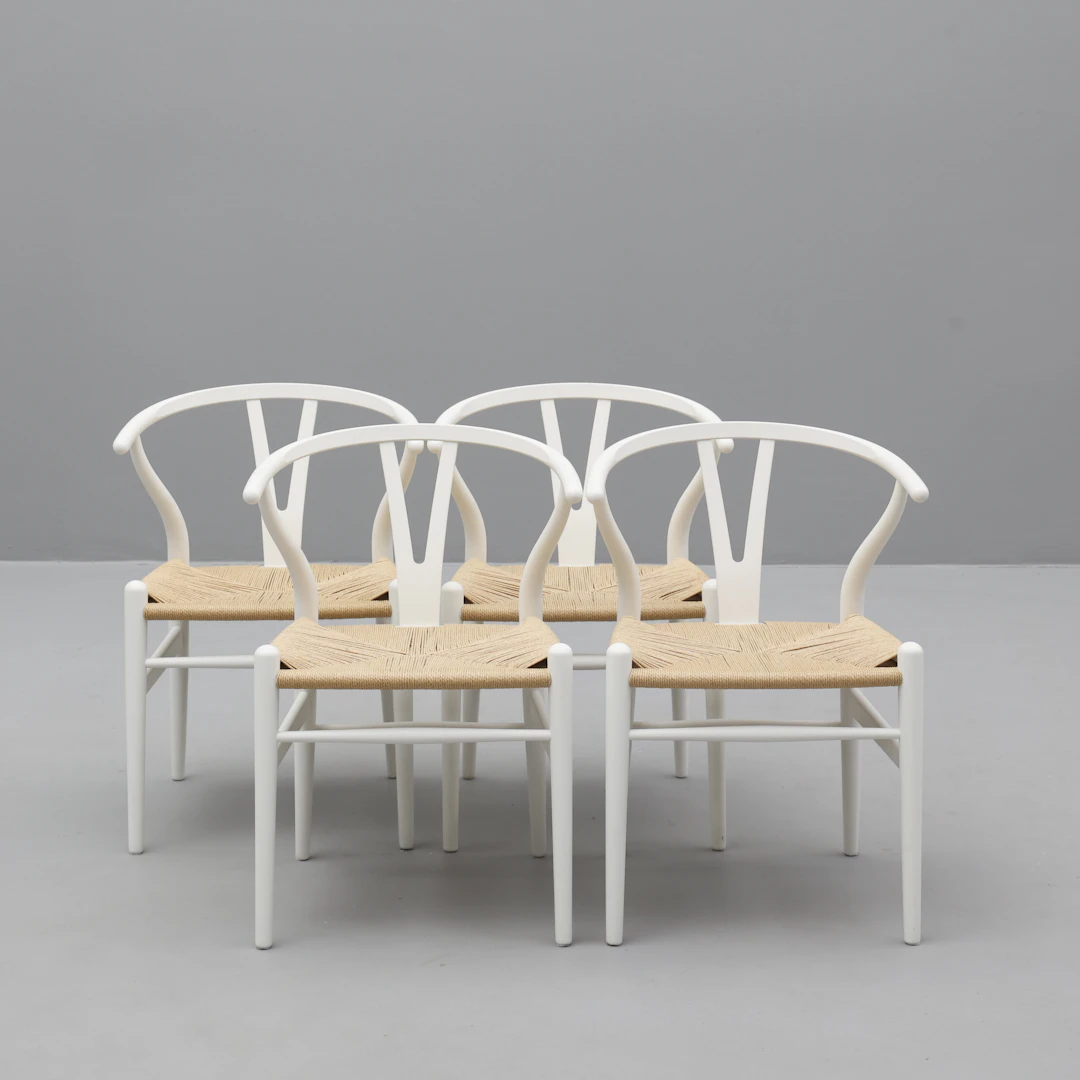 HANS J WEGNER. Stolar, 4 st, Modell CH24 ("Y-stolen"), Carl Hansen.