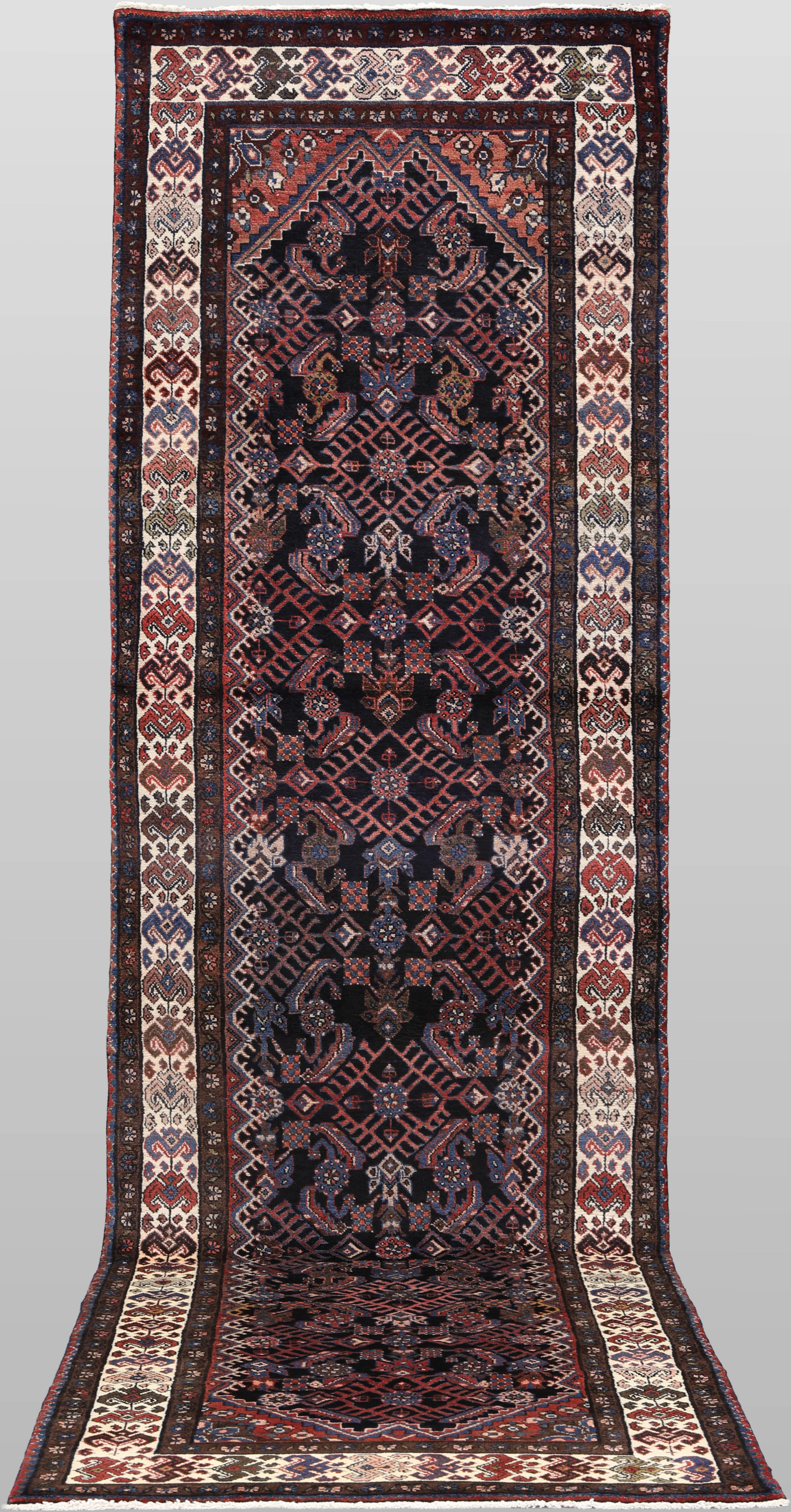 MATTA. Hamadan gallerimodell, 406 x 104 cm.
