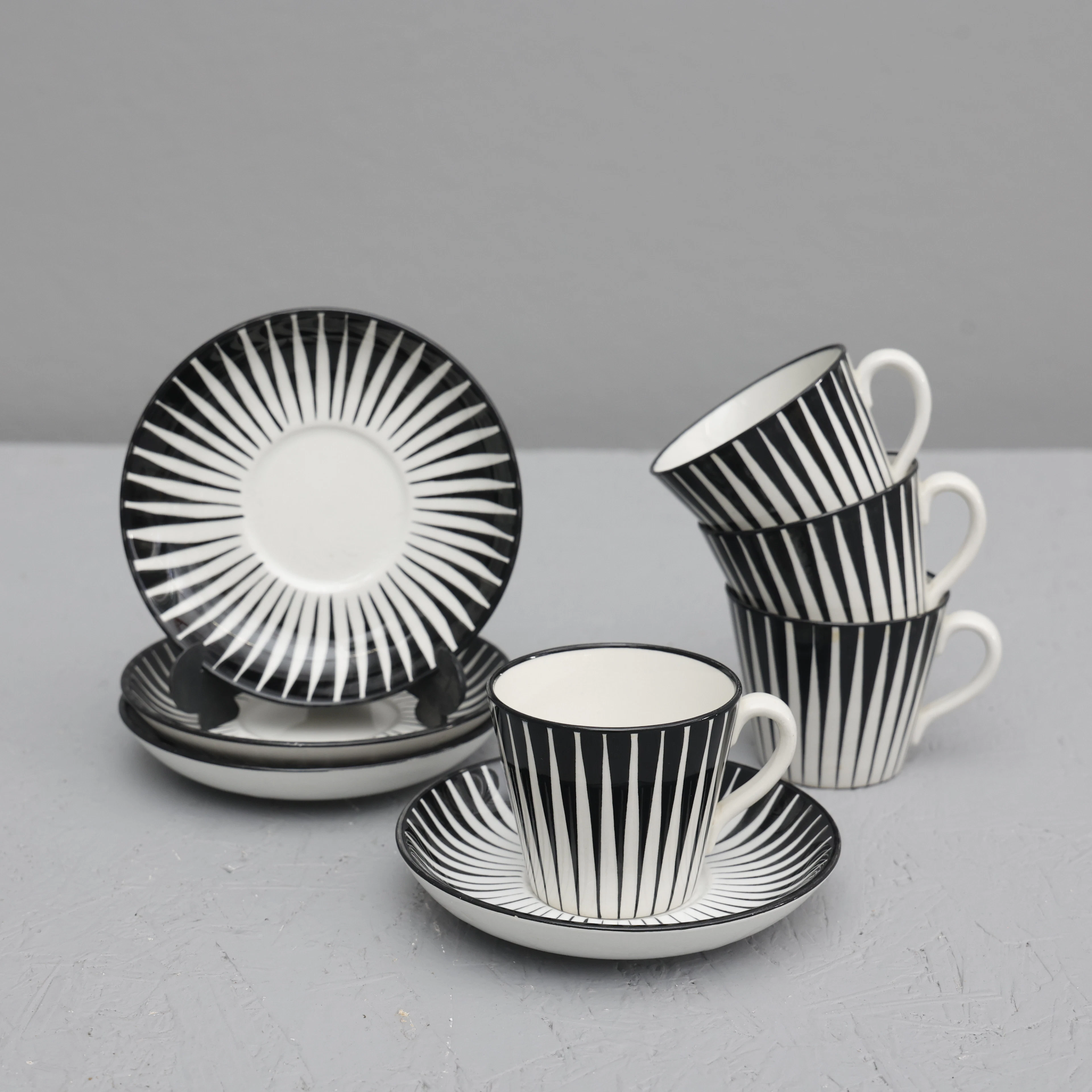 EUGEN TROST. Kaffekoppar med fat, 4 st "Zebra", Gefle / Upsala-Ekeby.