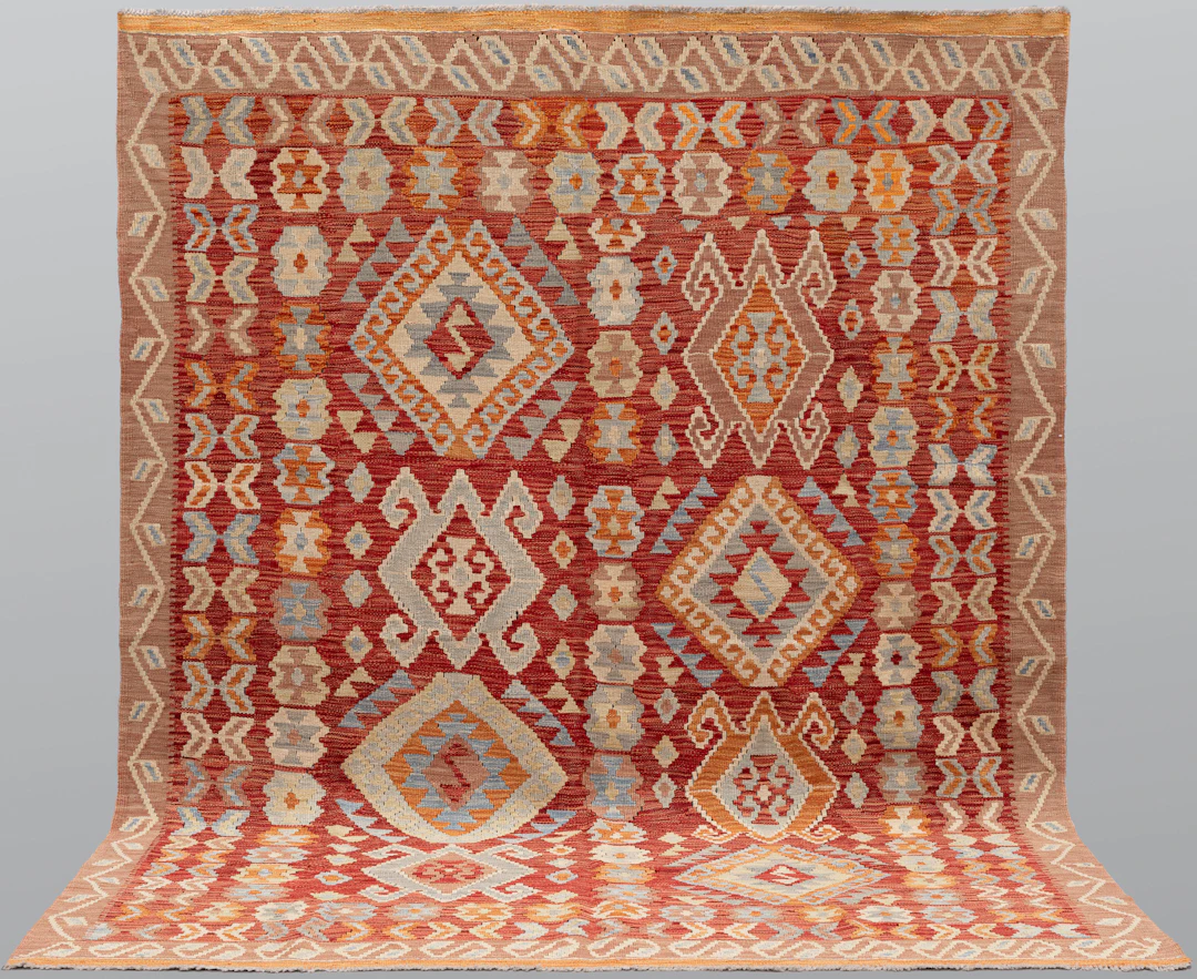 MATTA. Kelim klassisk design, 236 x 186 cm.