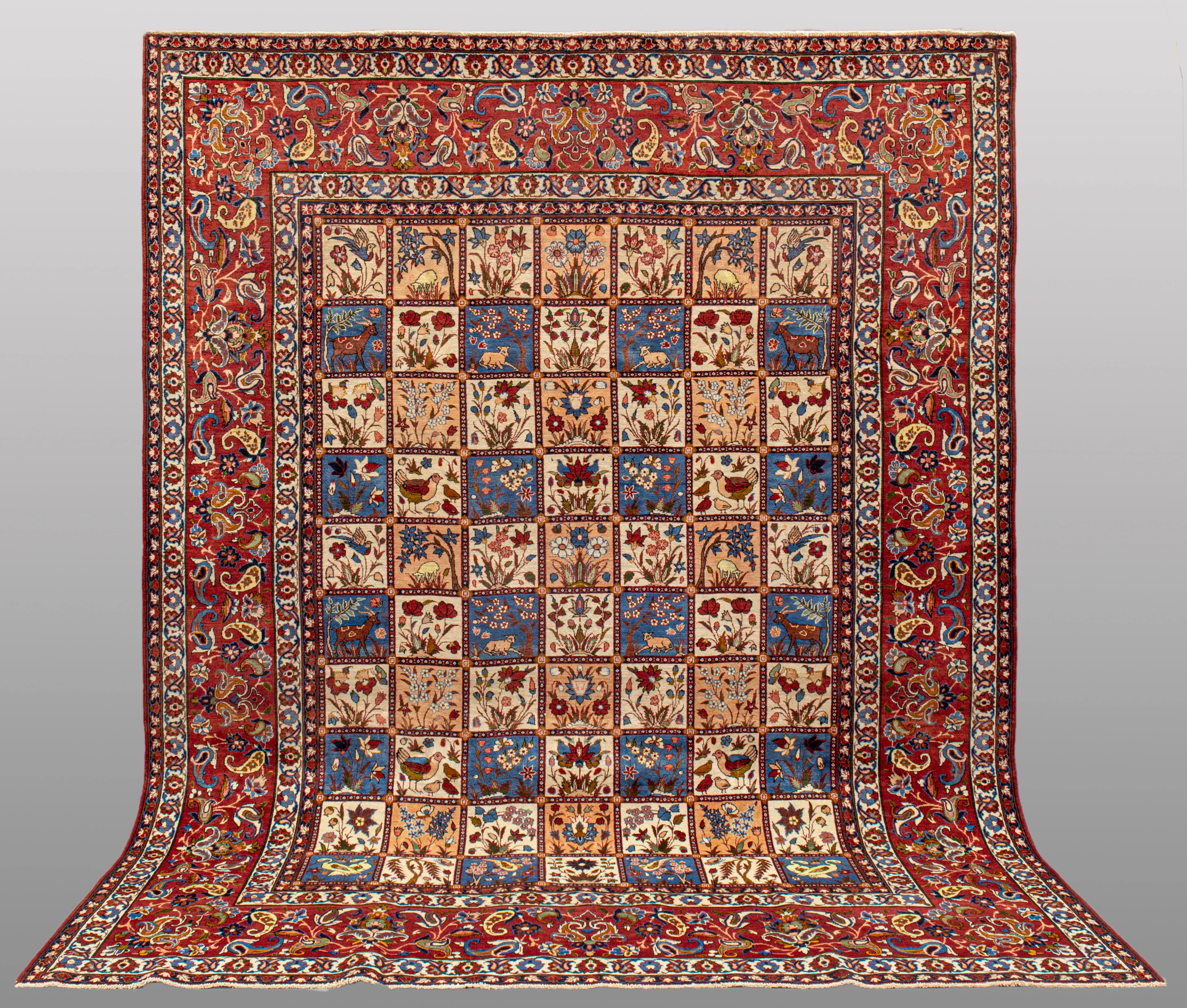 MATTA. Figural Isfahan trädgårdsmönstrad, 284 x 235 cm.