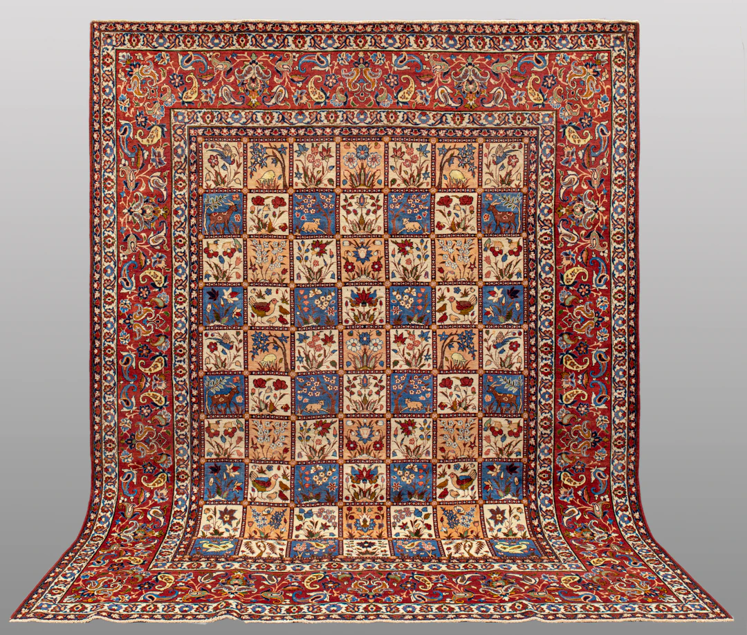 MATTA. Figural Isfahan trädgårdsmönstrad, 284 x 235 cm.