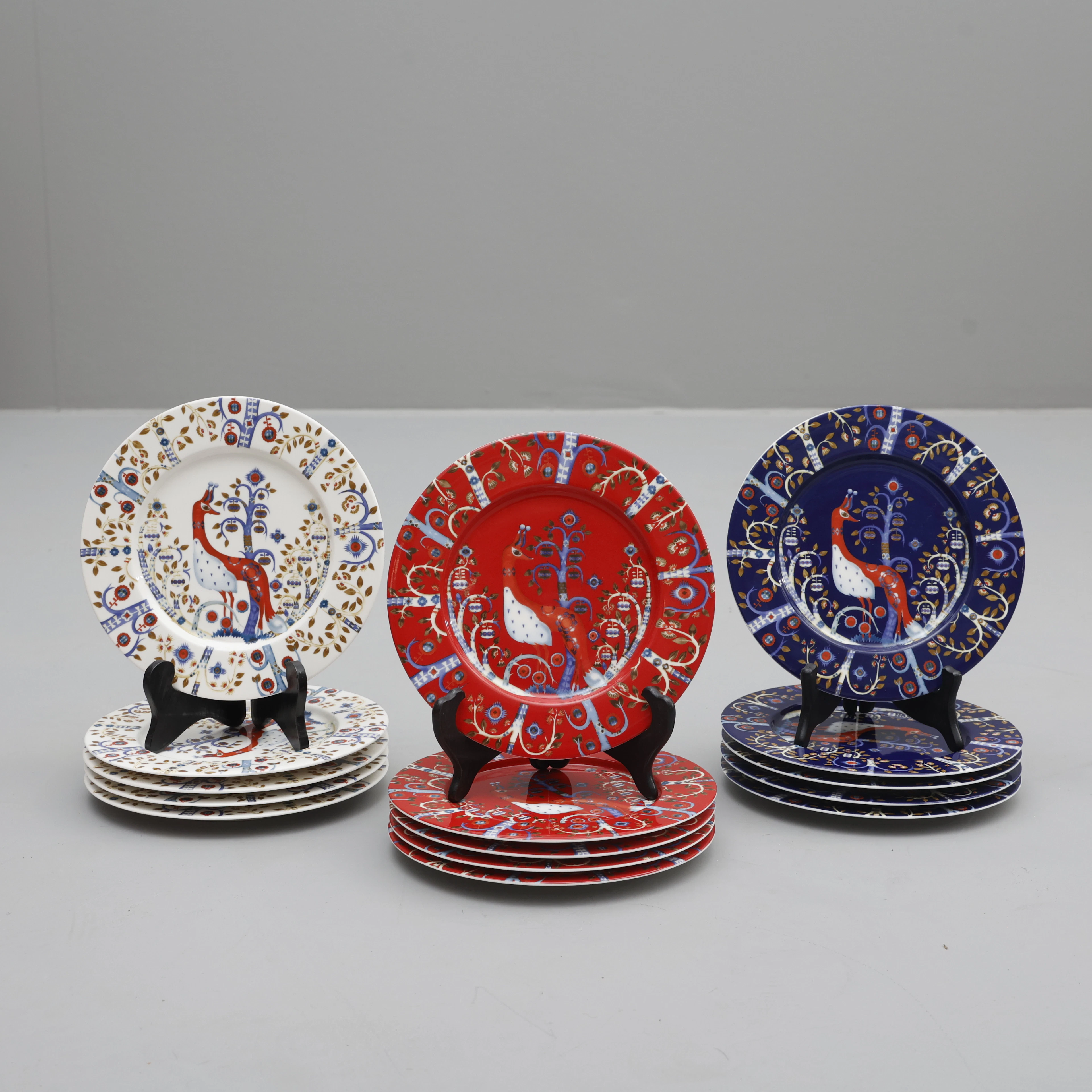 KLAUS HAAPANIEMI. servisdelar, 23 st, "Taika" porslin, Iittala, 2000-tal.