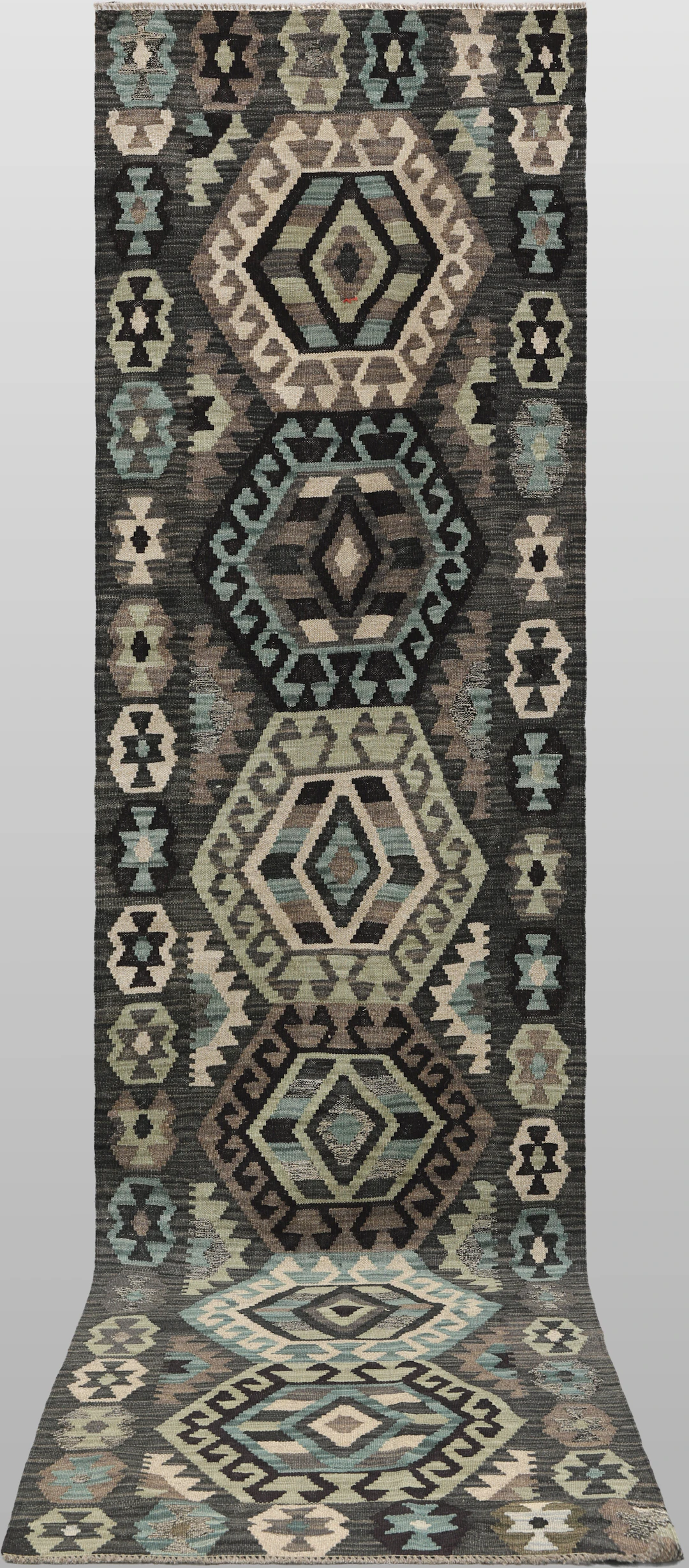 MATTA. Kelim klassisk design gallerimodell, 298 x 81 cm.