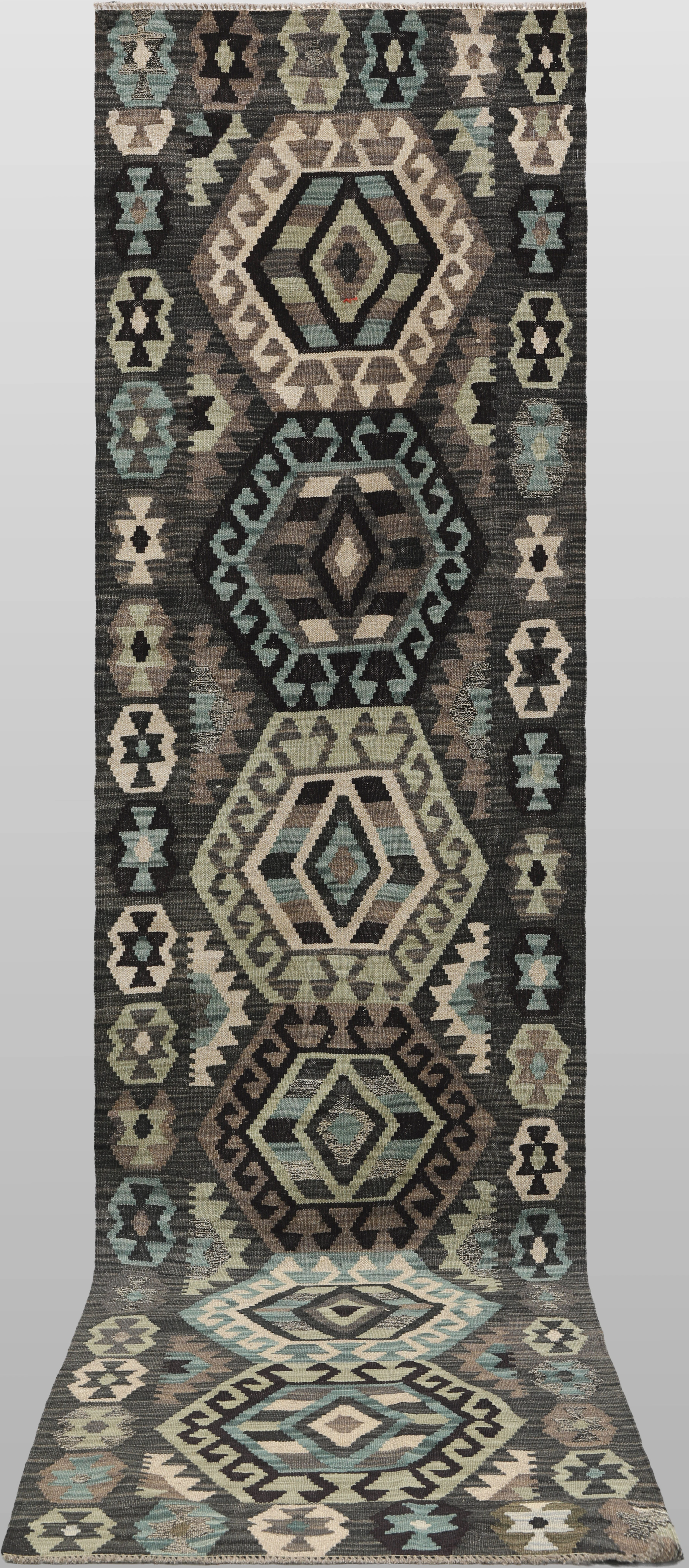 MATTA. Kelim klassisk design gallerimodell, 298 x 81 cm.