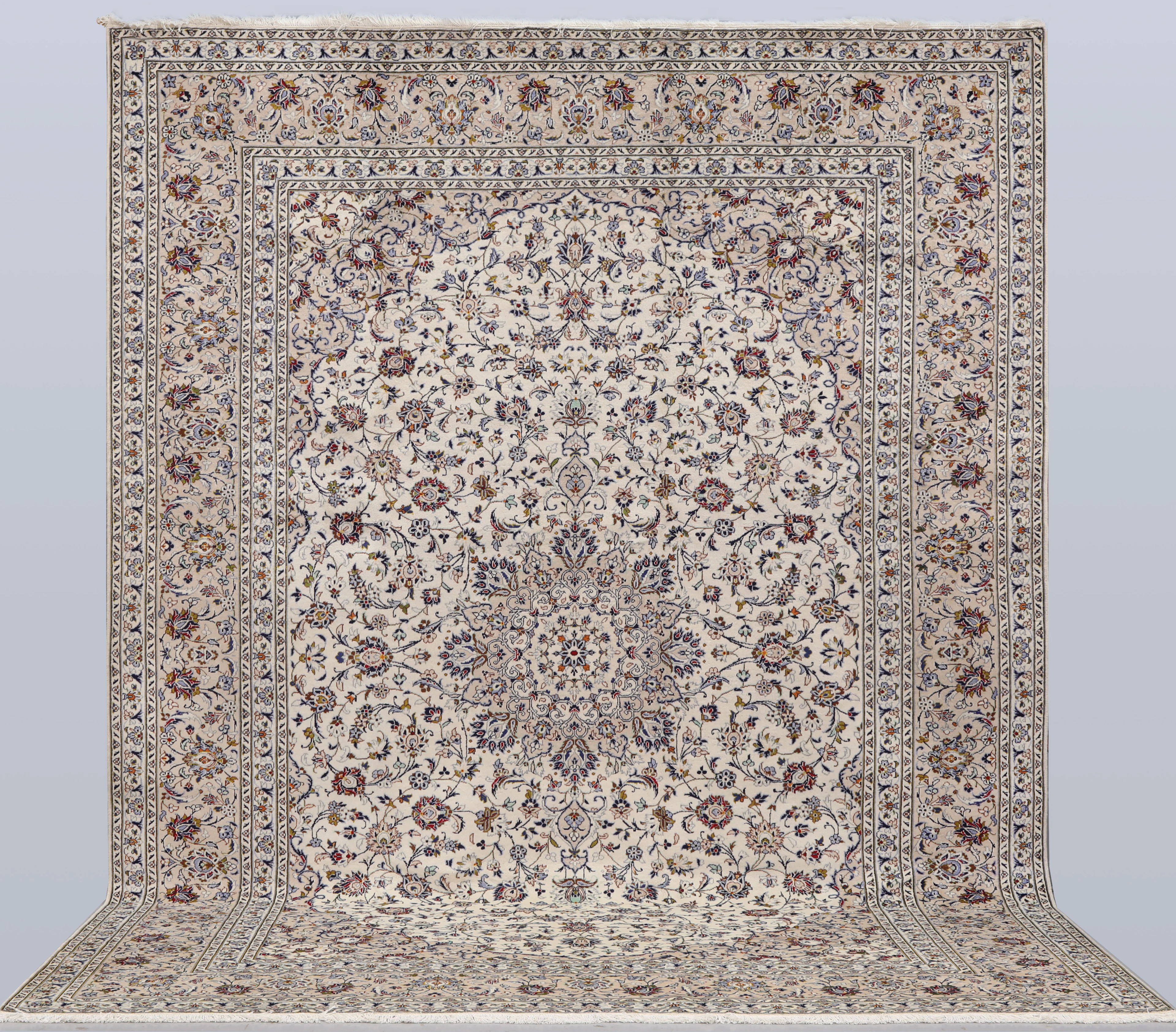 MATTA. Ljus Keshan, 395 x 295 cm.