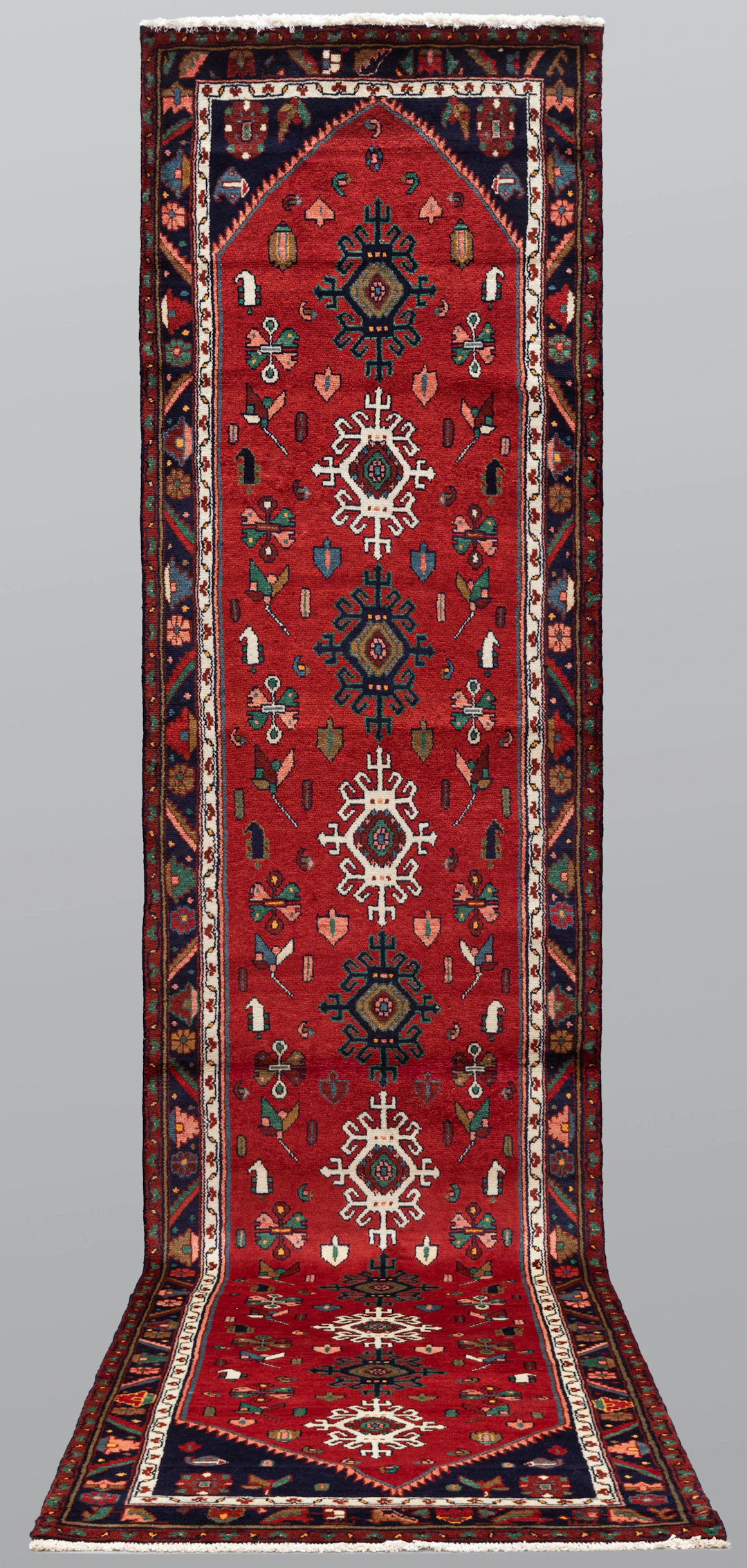 MATTA.Hamadan gallerimodell, 460 x 104 cm.