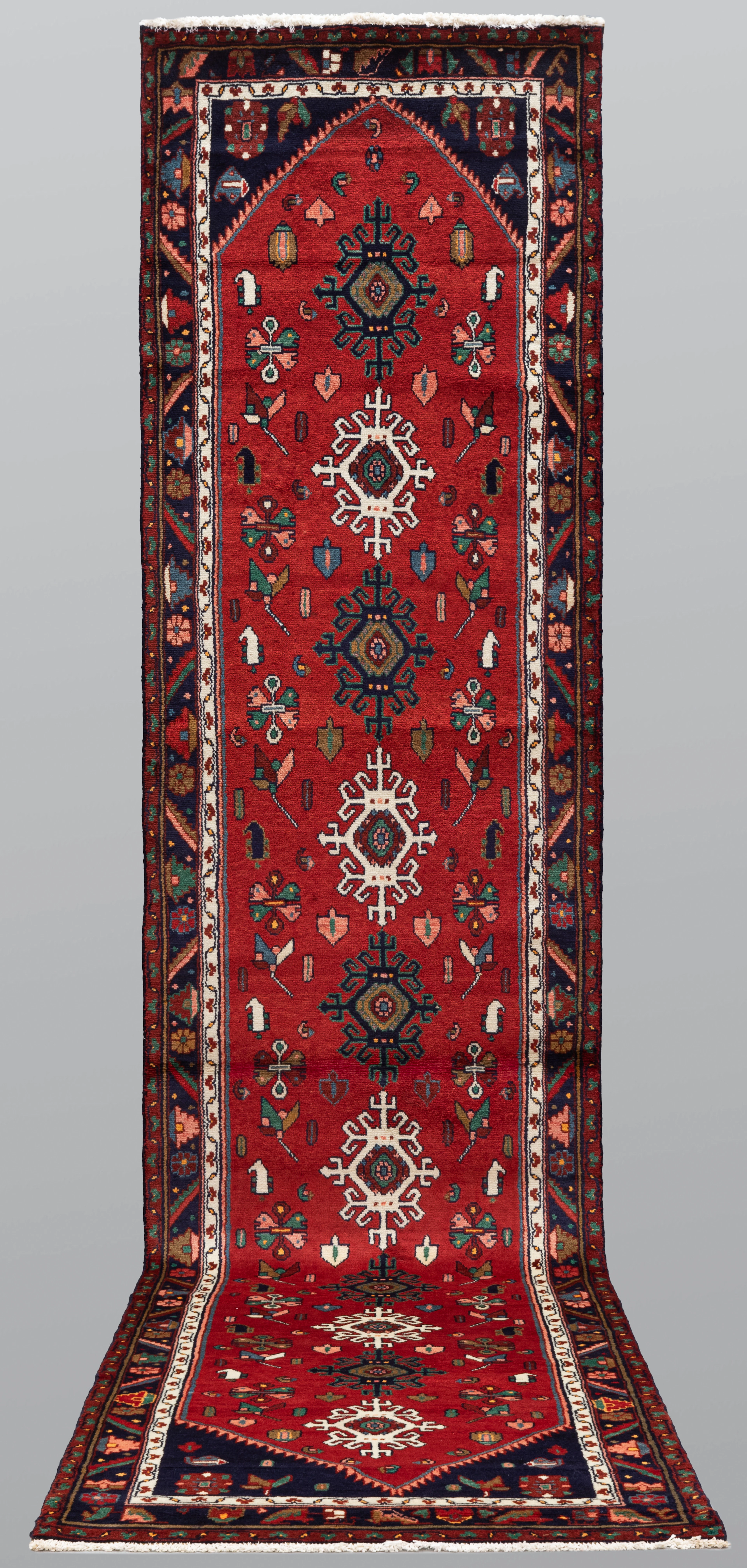 MATTA.Hamadan gallerimodell, 460 x 104 cm.