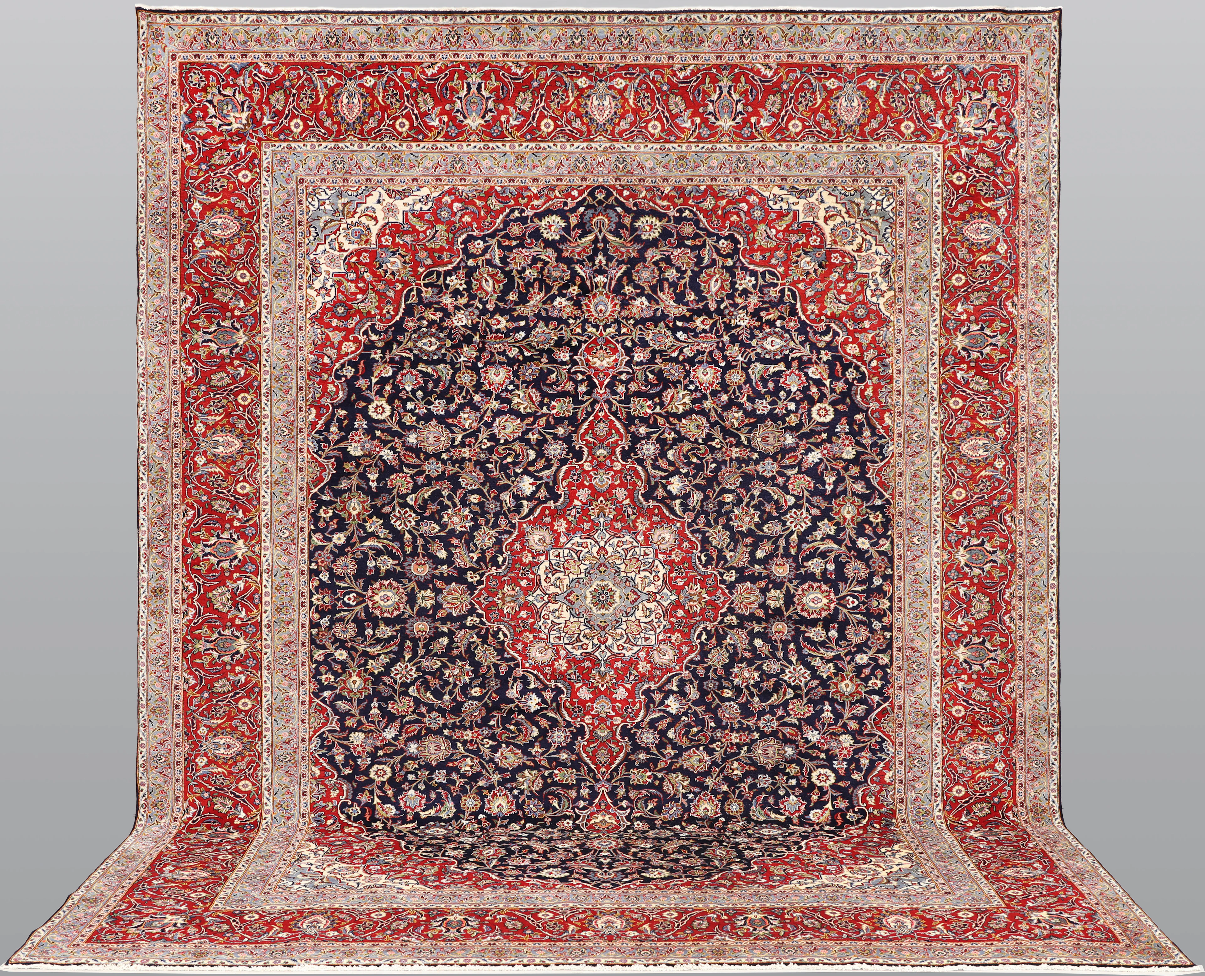 MATTA. Keshan fine, 397 x 307 cm.
