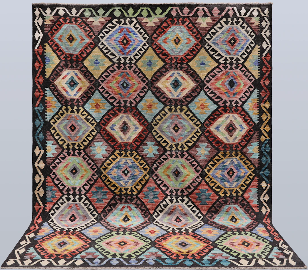 MATTA. Kelim klassisk design, 234 x 184 cm.