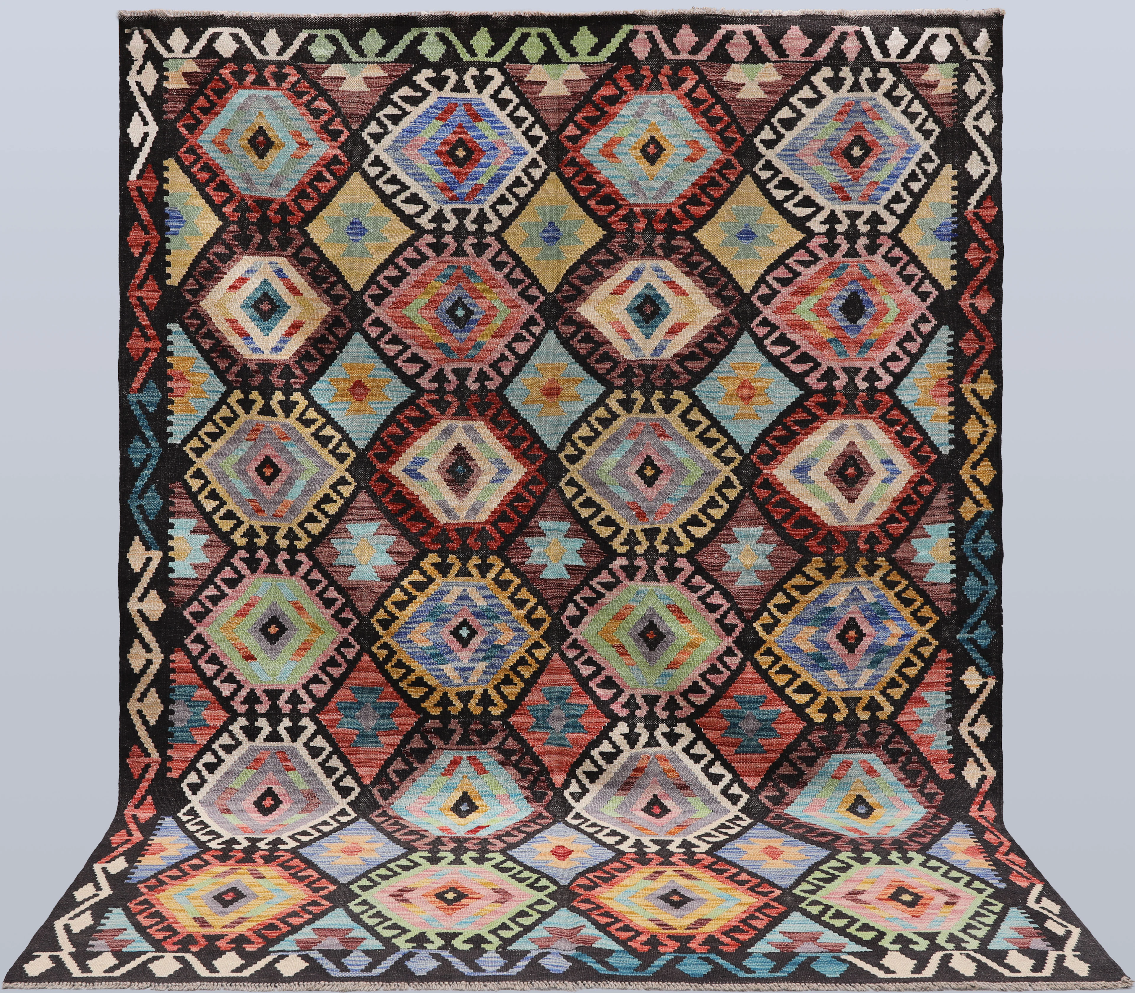 MATTA. Kelim klassisk design, 234 x 184 cm.