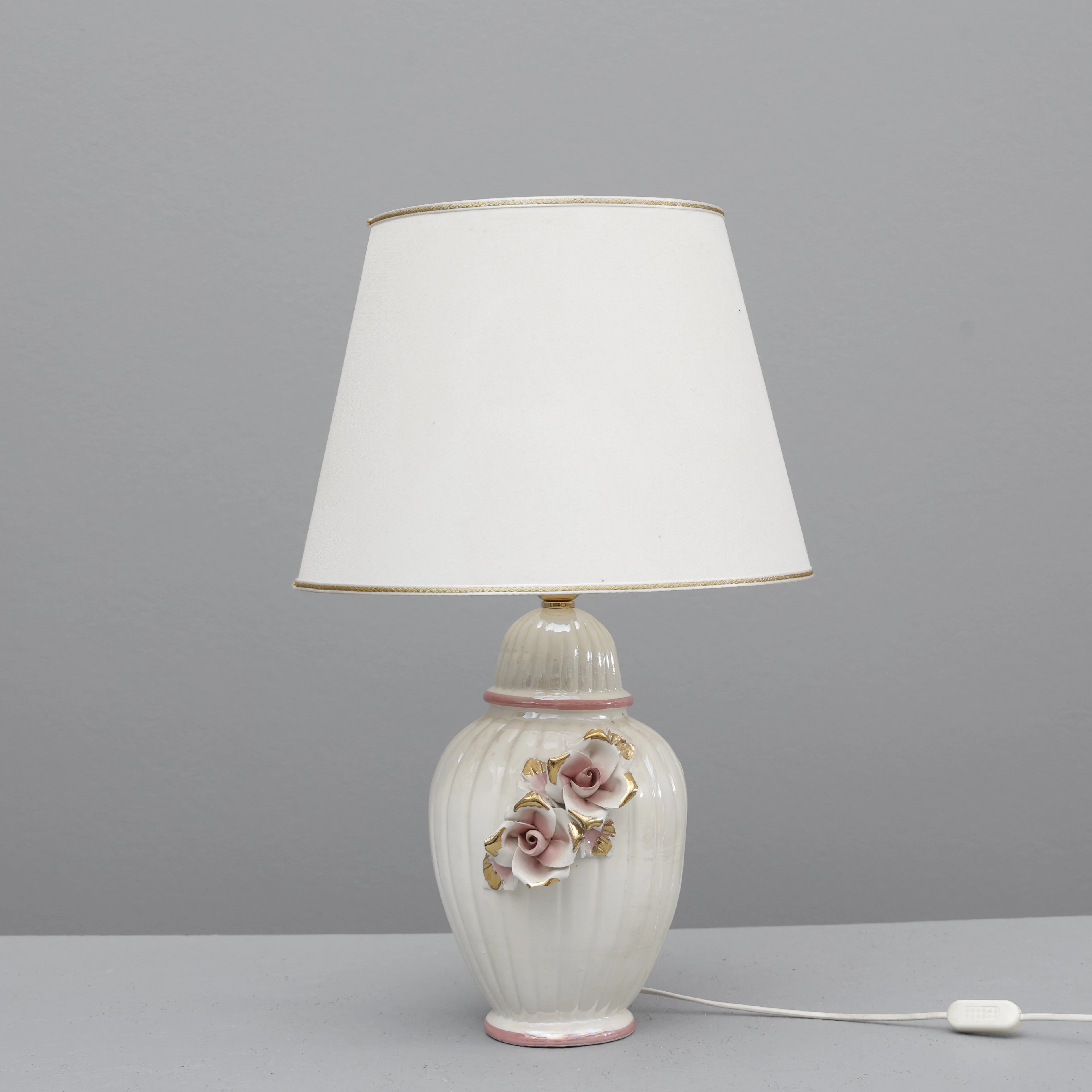 BORDSLAMPA, porslin.