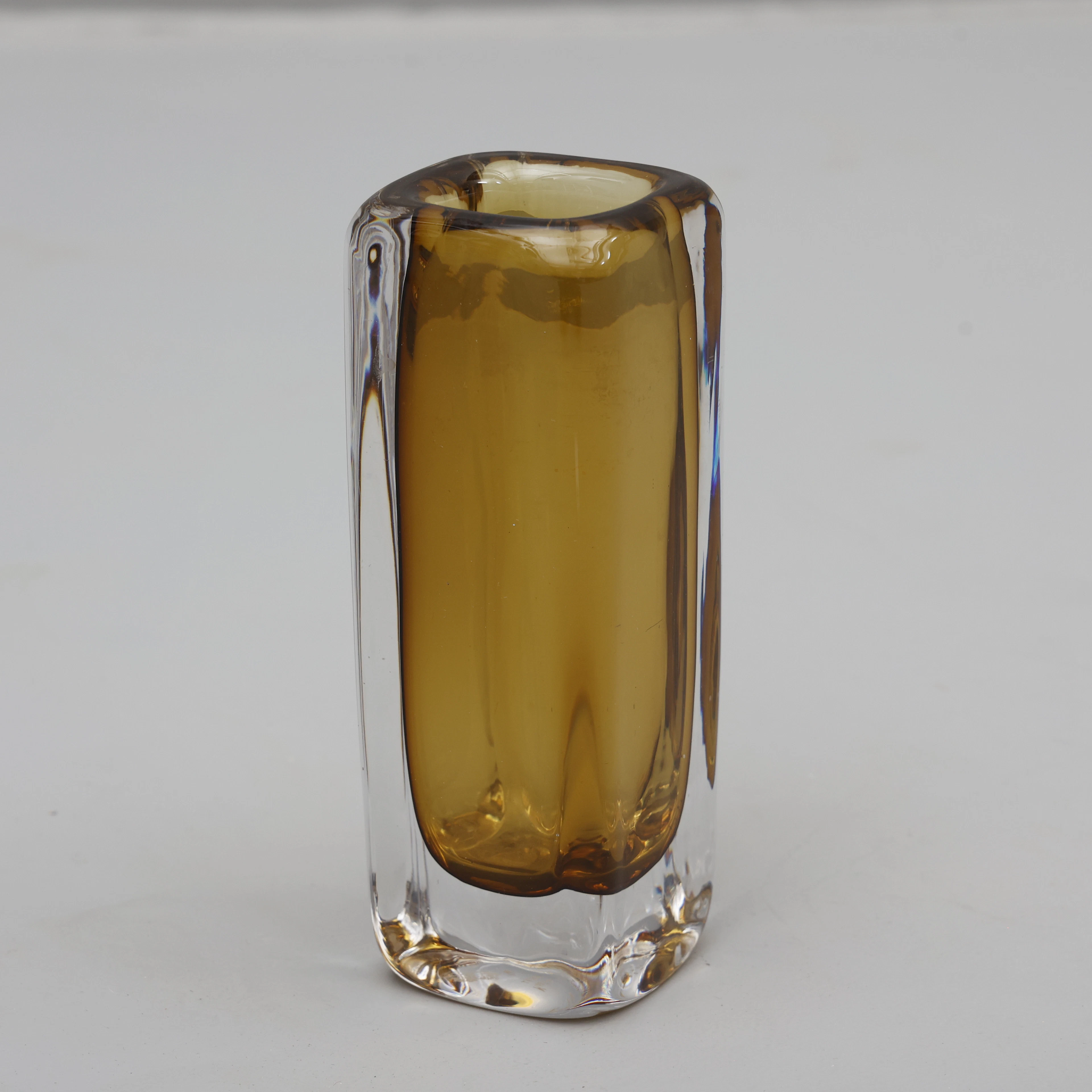 VICKE LINDSTRAND. VAS, glas, signerad, för Kosta.
