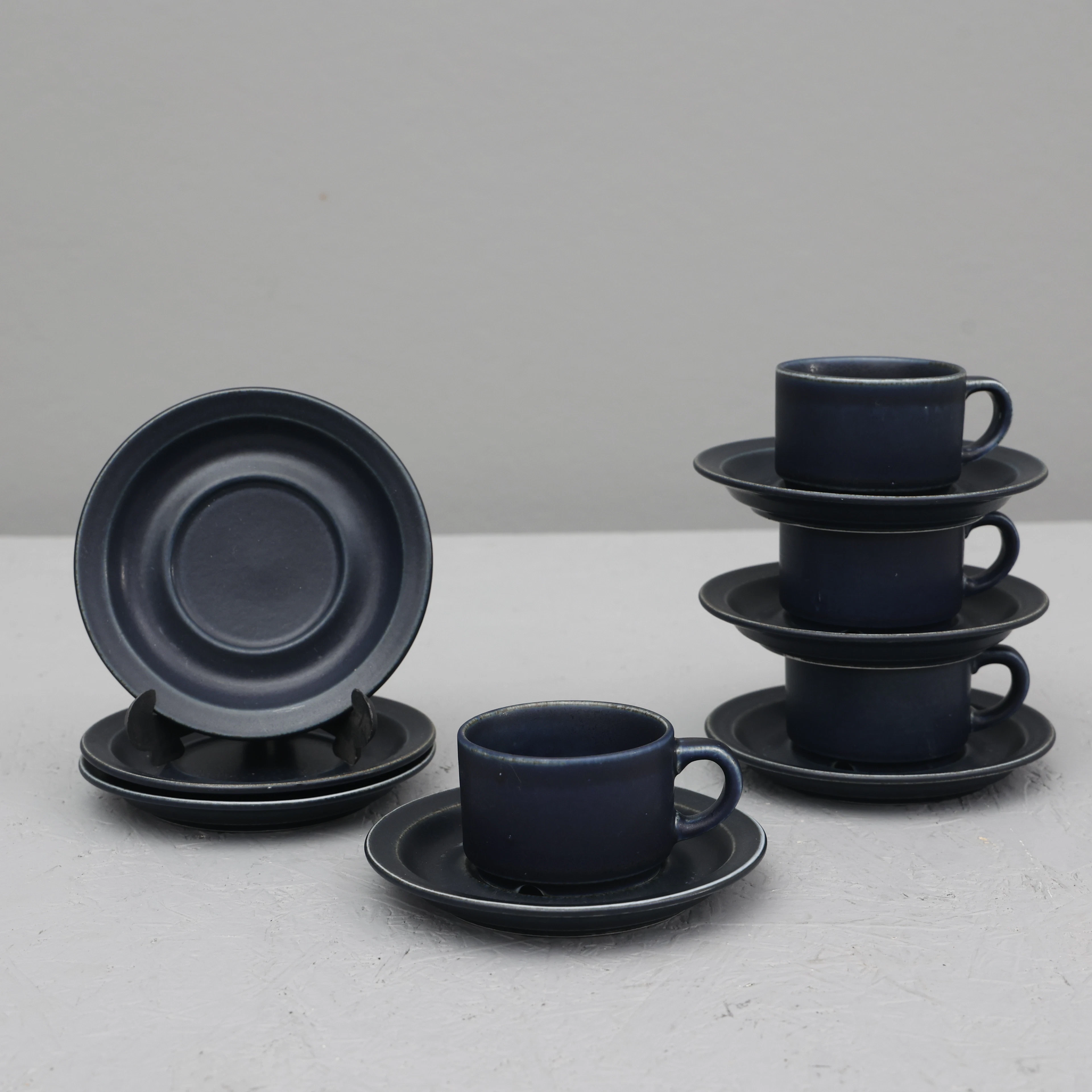 Kaffekoppar & fat ,11 delar , "Korpi",design Göran Bäck, Arabia,1970-tal.