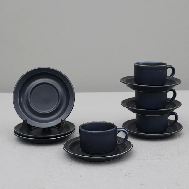 Kaffekoppar & fat ,11 delar , "Korpi",design Göran Bäck, Arabia,1970-tal.