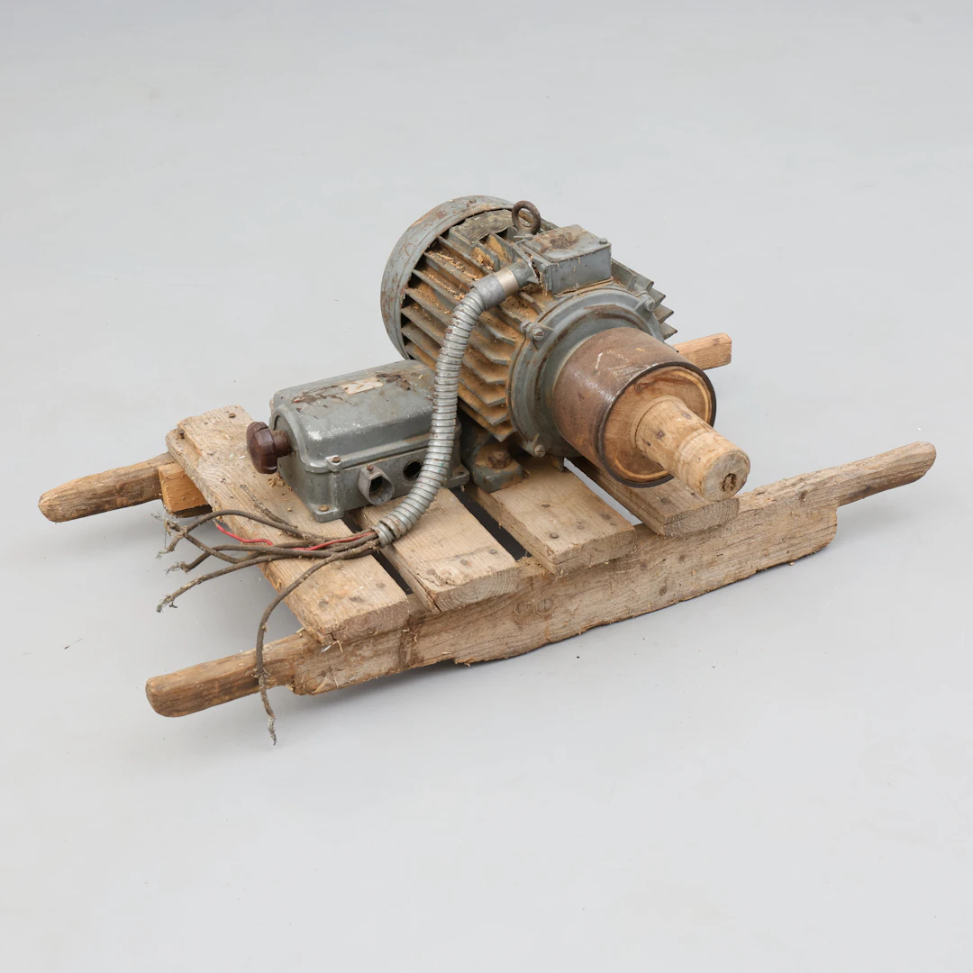 ELMOTOR på träplatta, ASEA, 1900-tal.