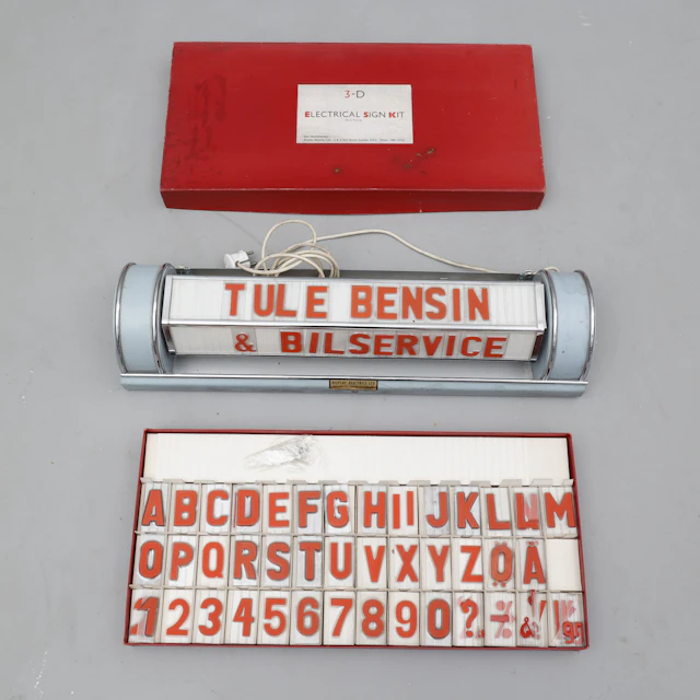 DISPLAYSKYLT För bensinstation, 1940/50-tal.