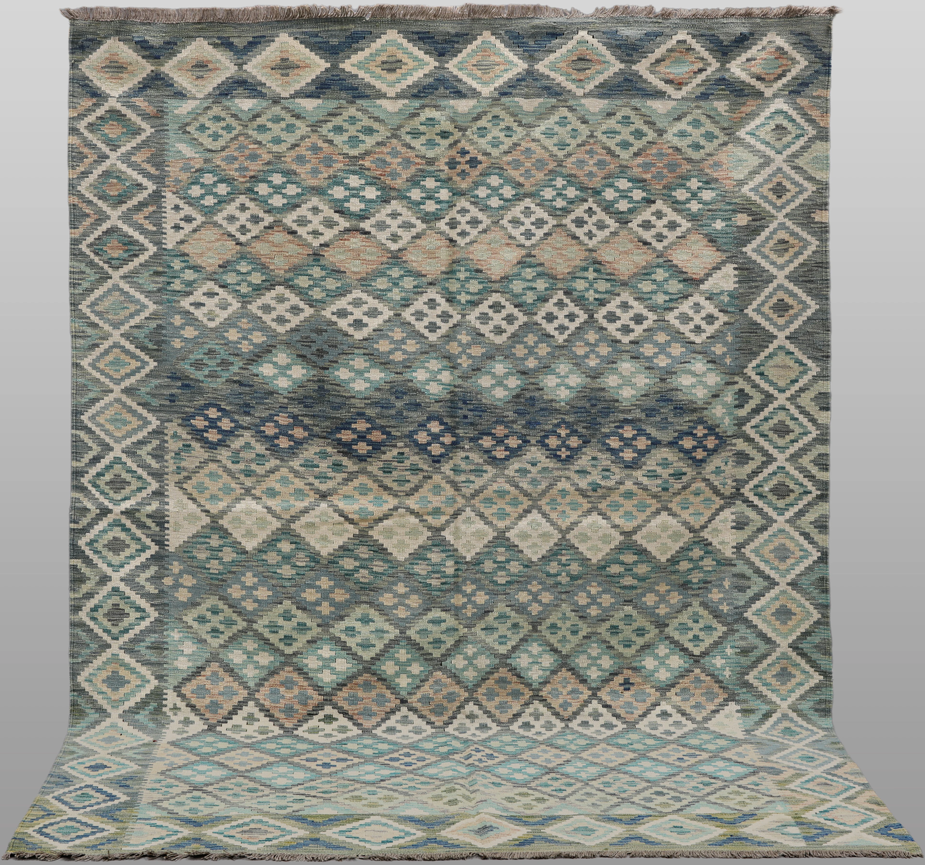 MATTA. Kelim klassisk design, 259 x 182 cm.