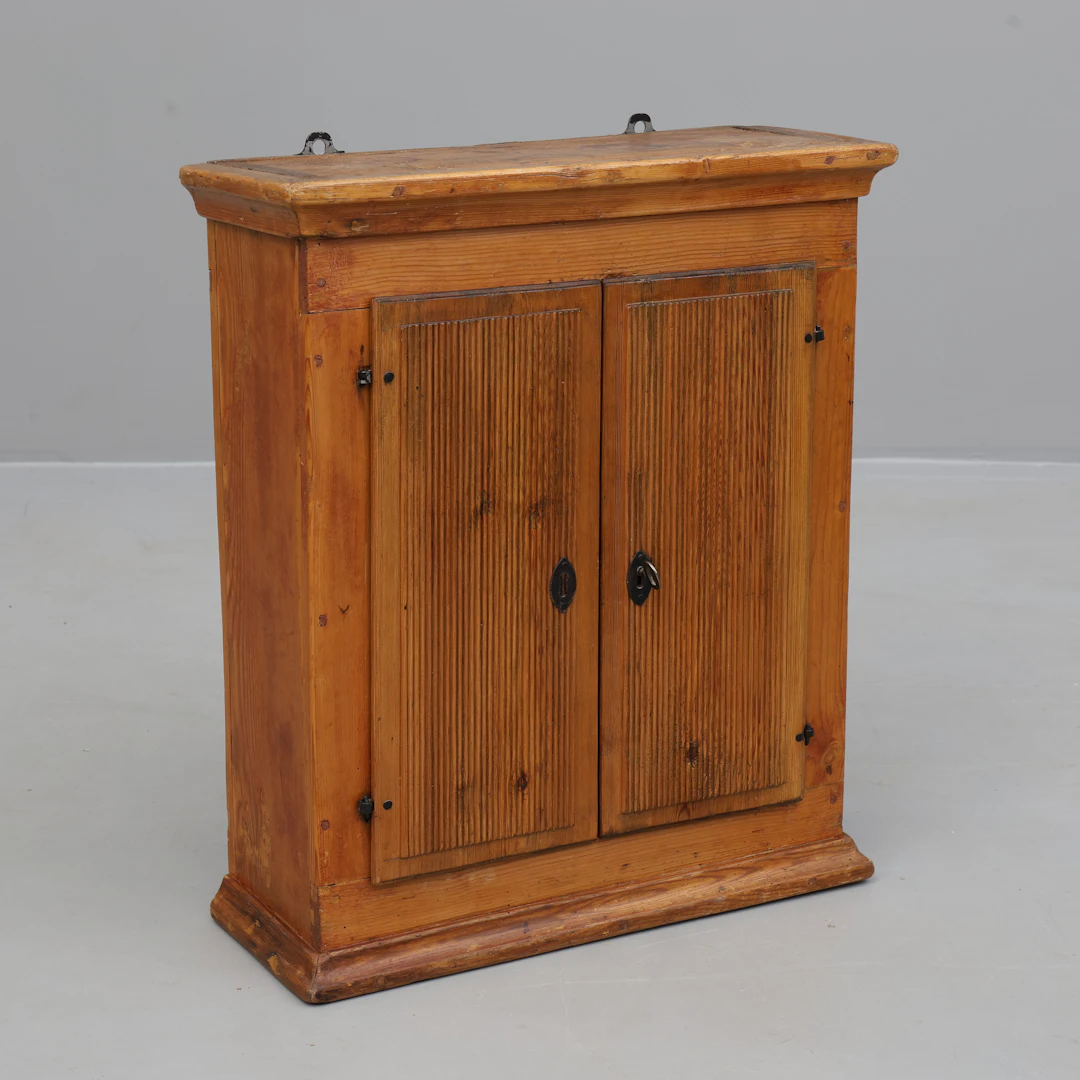 HÄNGSKÅP, Gustavianskt, 1700/1800-tal.
