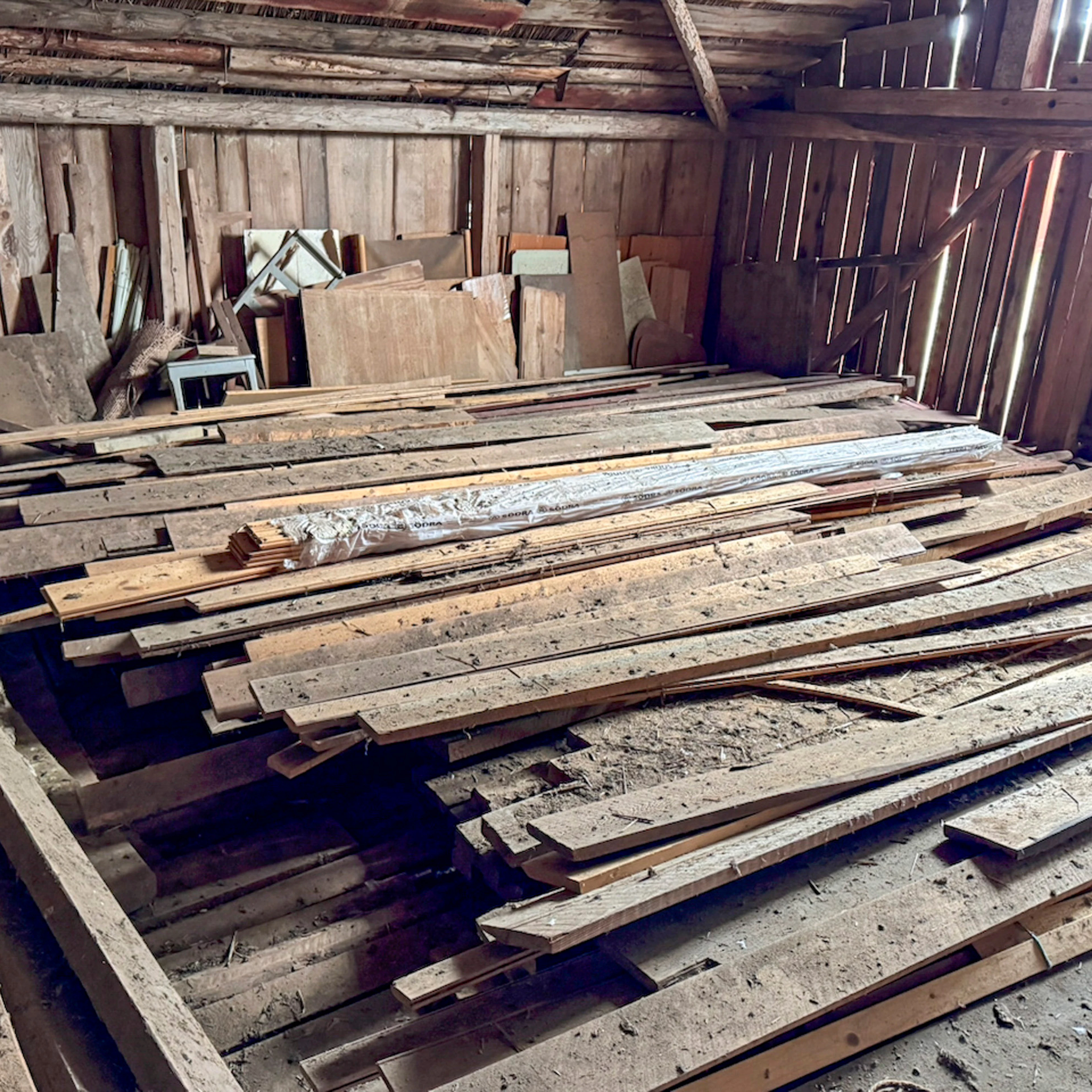STORT PARTI LADUGÅRDS VIRKE, torrt, 1900-talet.