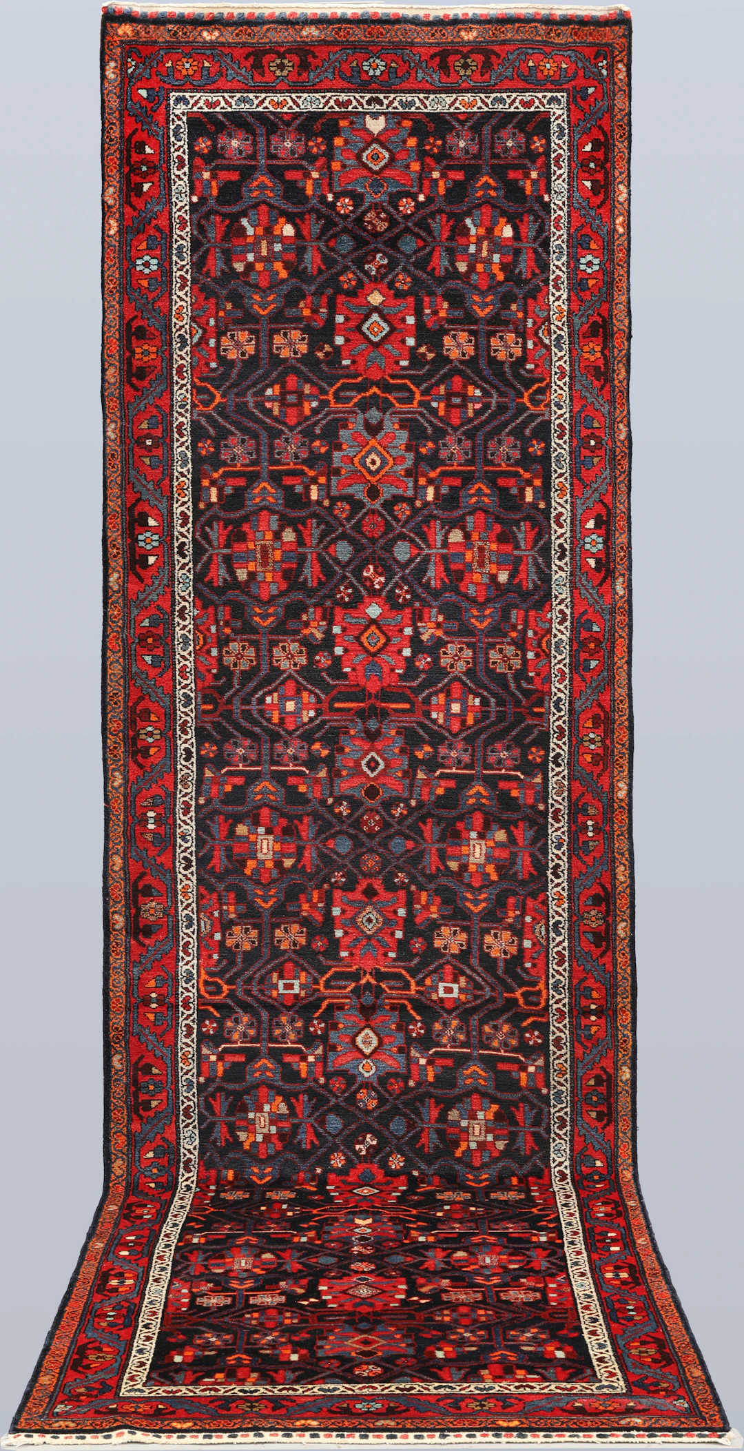 MATTA. Semiantik Hamadan gallerimodell, 335 x 101 cm.