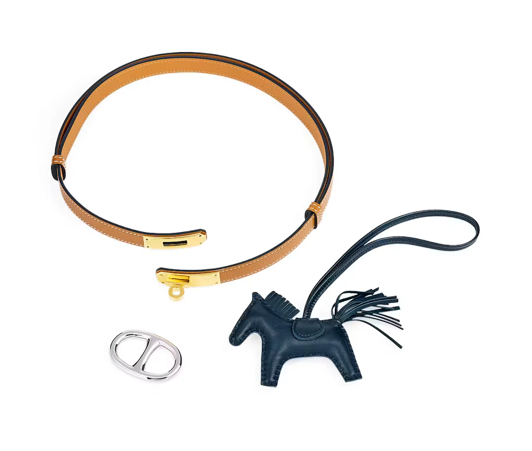 A GROUP OF CHAINE D'ANCRE SCARF 90 RING, RODEO PM CHARM, AND GOLD