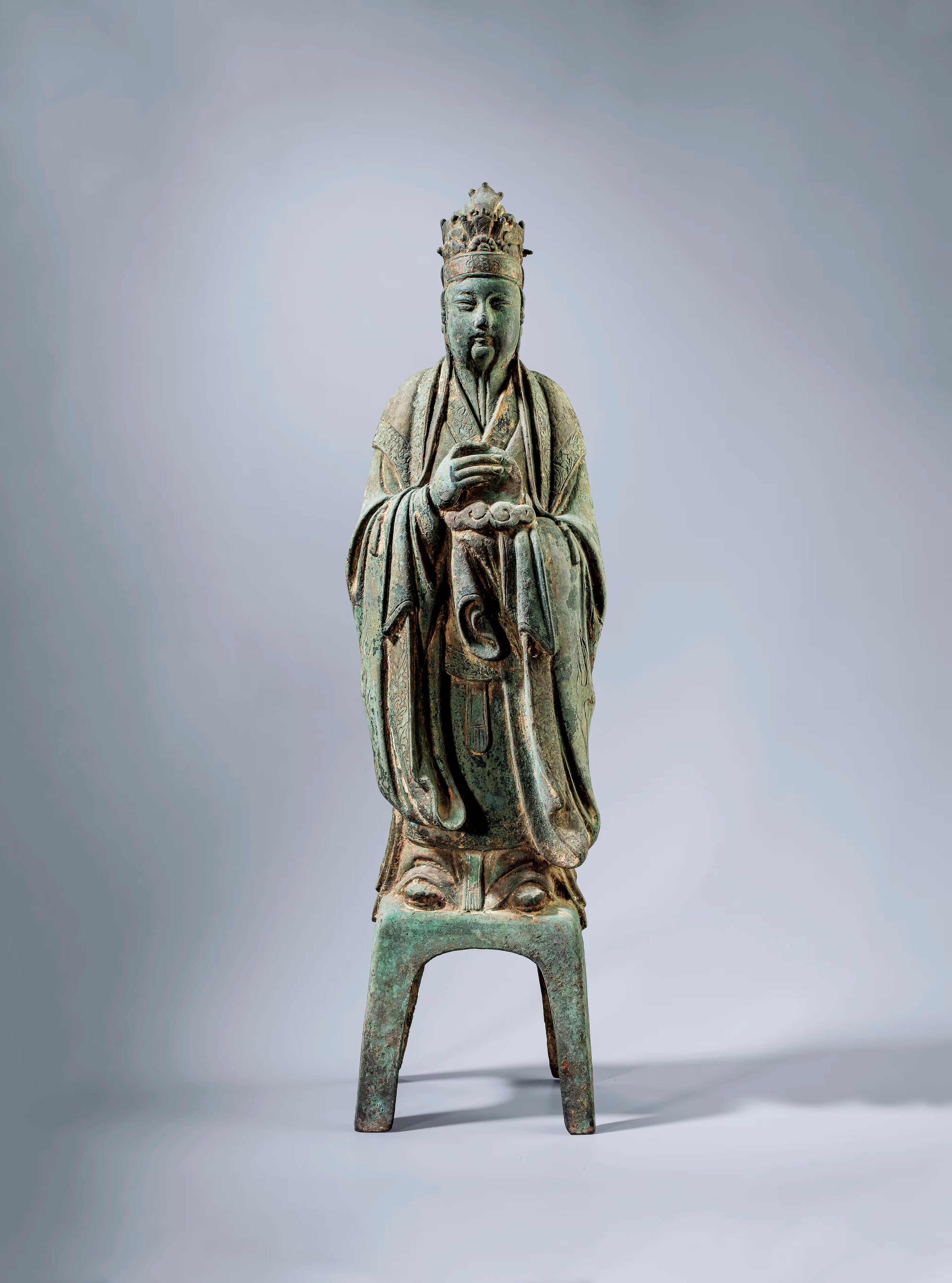 A BRONZE STANDING FIGURE OF A COURT OFFICIAL, MING DYNASTY, 14TH-17TH CENTURY