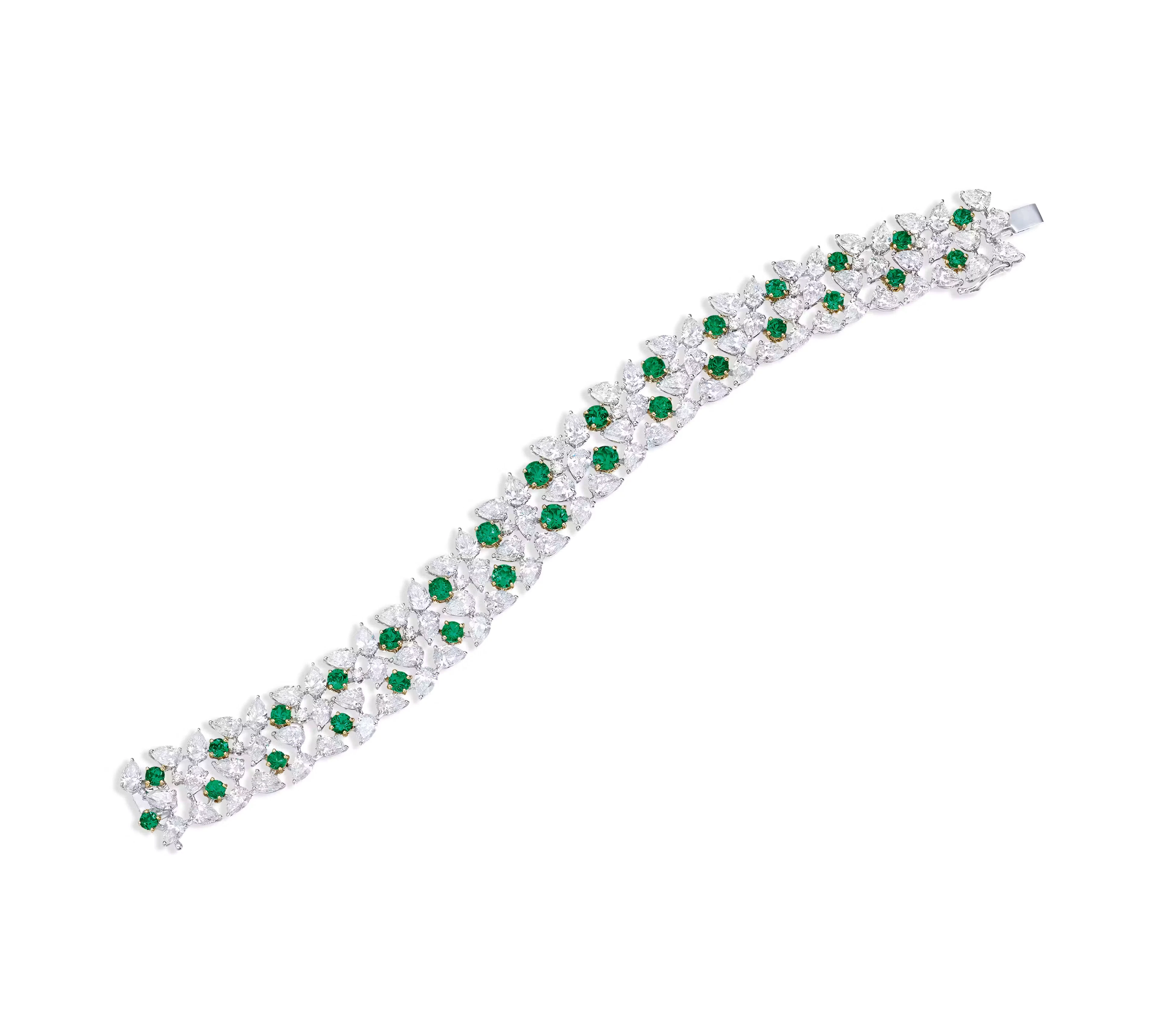 TOTAL OF 4.28 CARAT COLOMBIAN EMERALD AND DIAMOND BRACELET