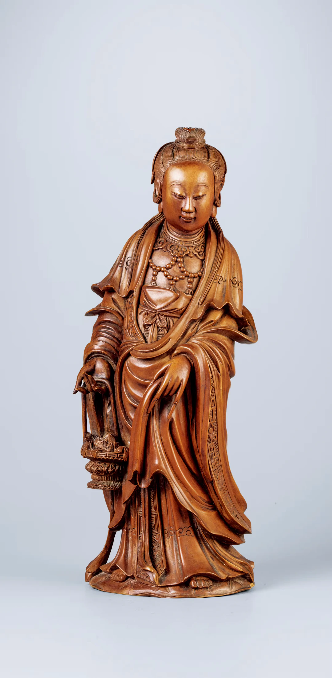 A CARVED WOOD STANDING FIGURE OF GUANYIN, QING DYNASTY, 17TH-20TH CENTURY