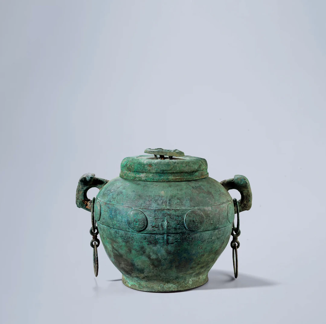AN ARCHAIC BRONZE WINE VESSEL, FOU, SPRING & AUTUMN PERIOD, 770-475 B.C.